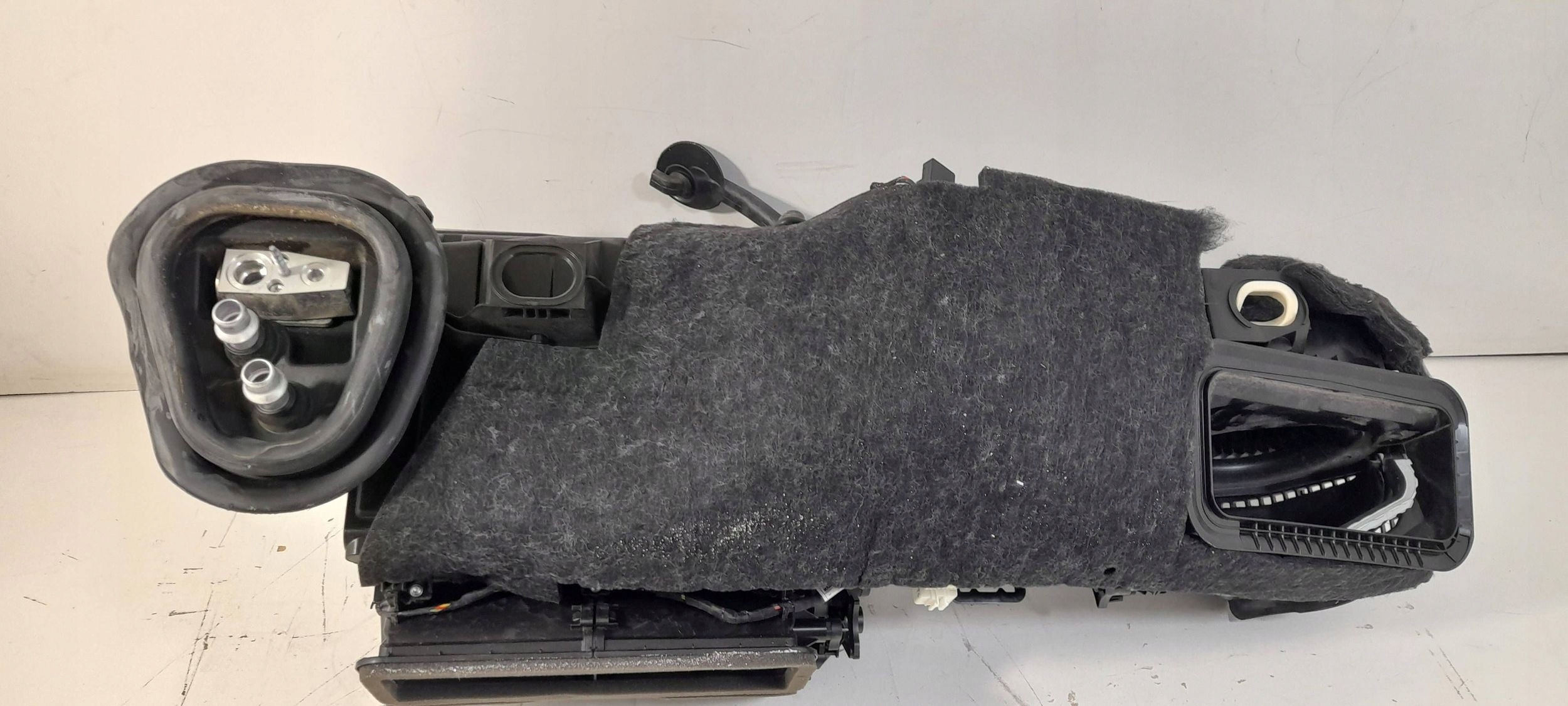 mercedes-benz A236 радиатор отопителя A2368306400