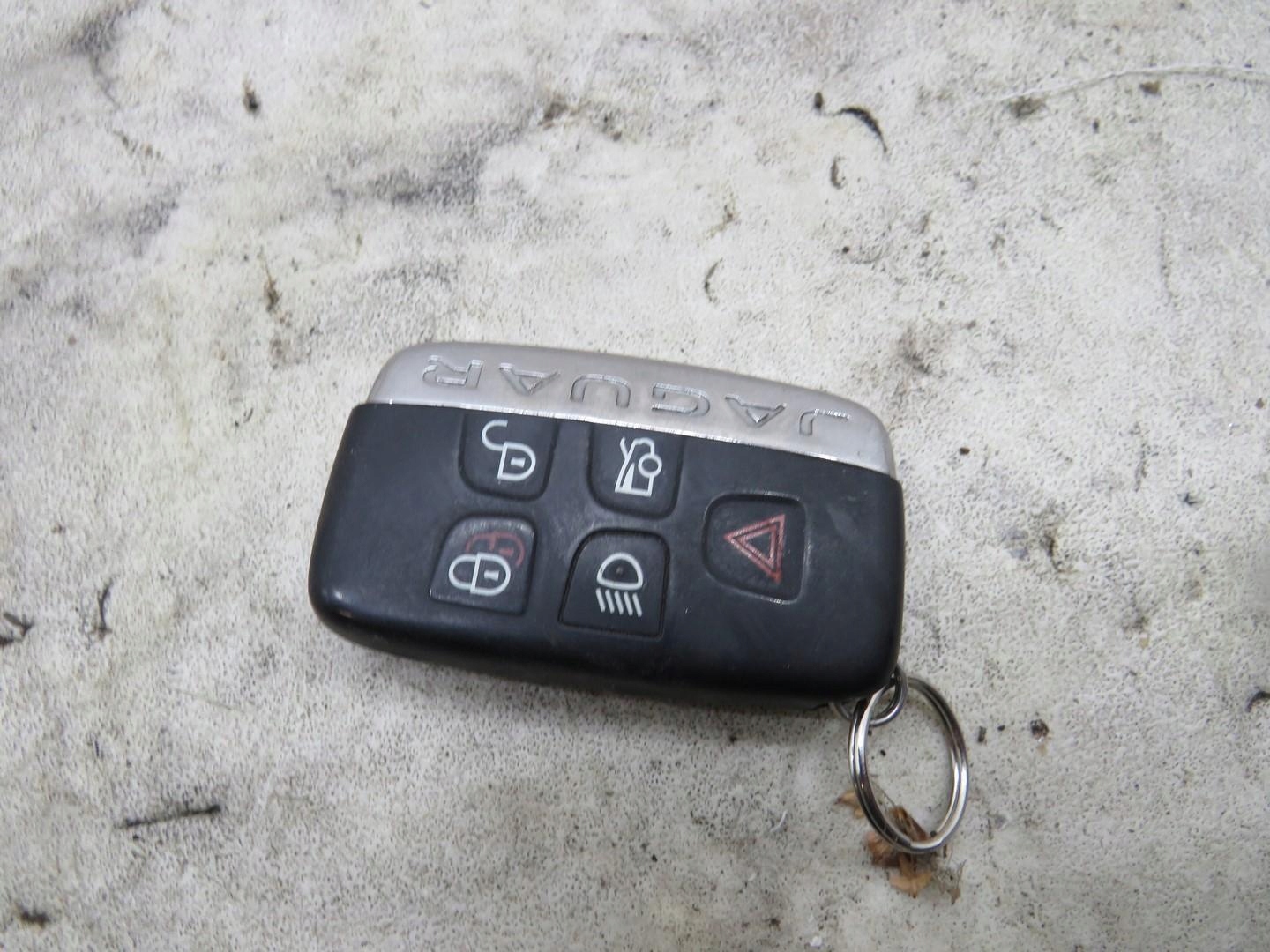 БРЕЛОК JAGUAR XE