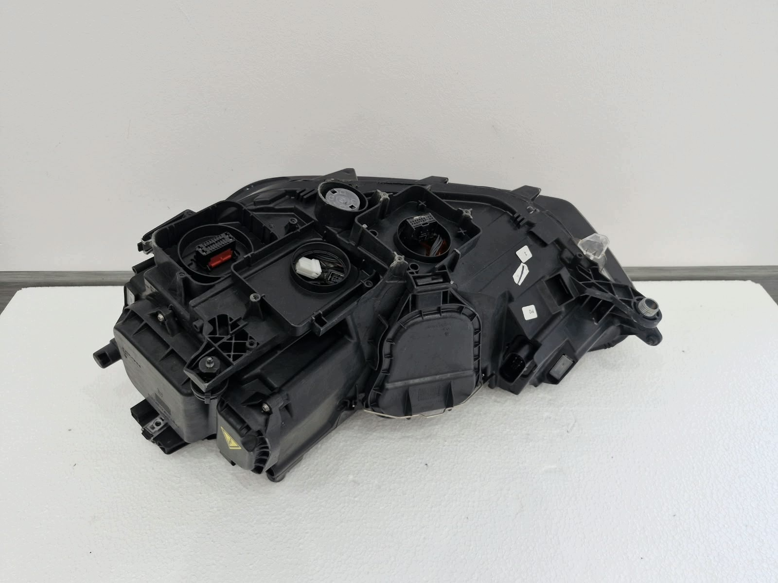 light right VW Golf Sportsvan Bi-Xenon positioning