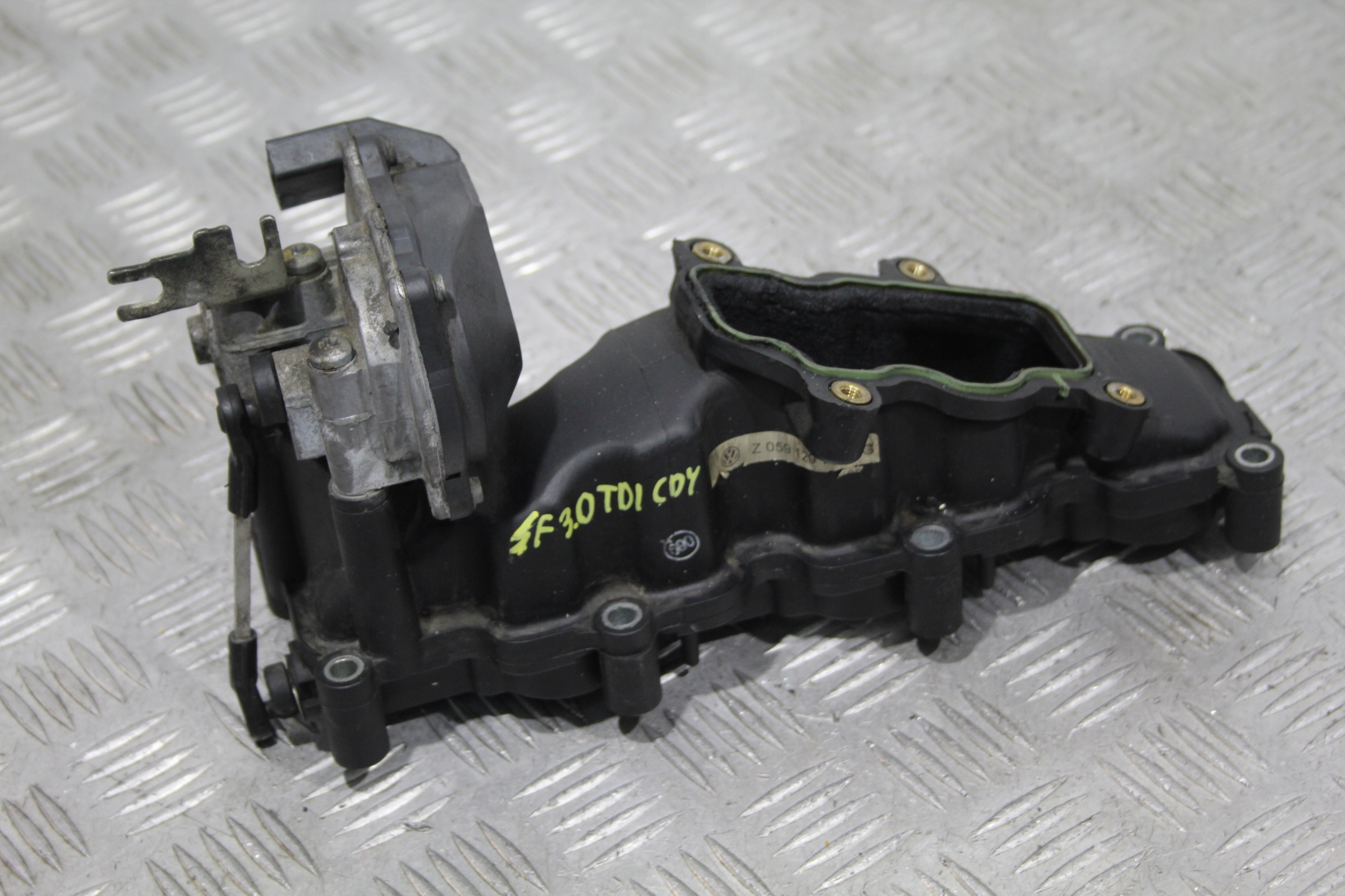коллектор впускной правый Audi A6 C6 4F0 3,0 tdi с 059129712BG