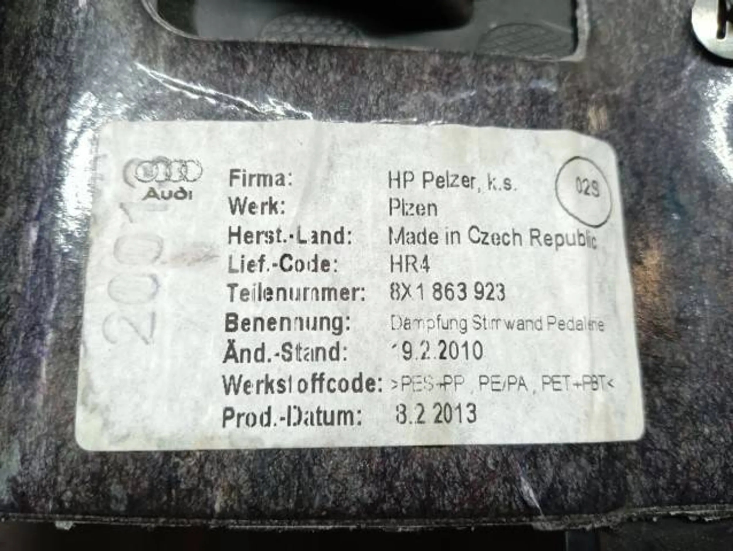 Audi A1 защита нижняя руля 8X1863075 европа