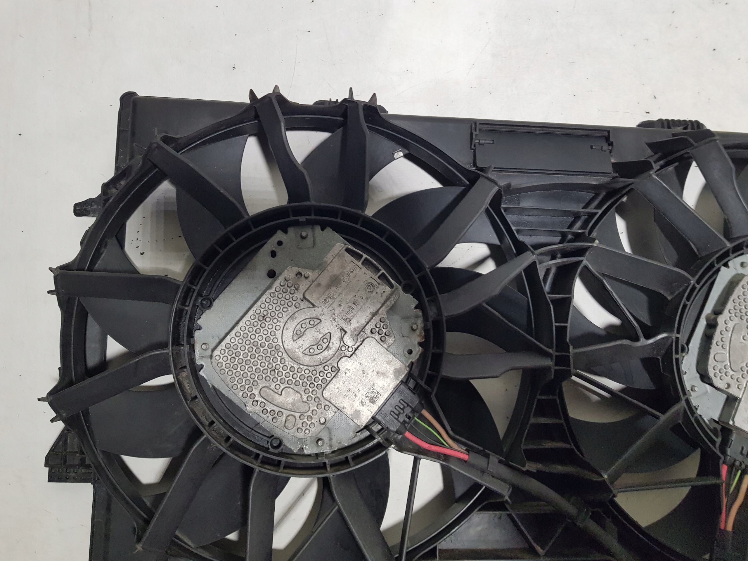 ventilátor chladiče vrtule obal AUDI A8 D4 3.0 TDI 4H0121003M 4H