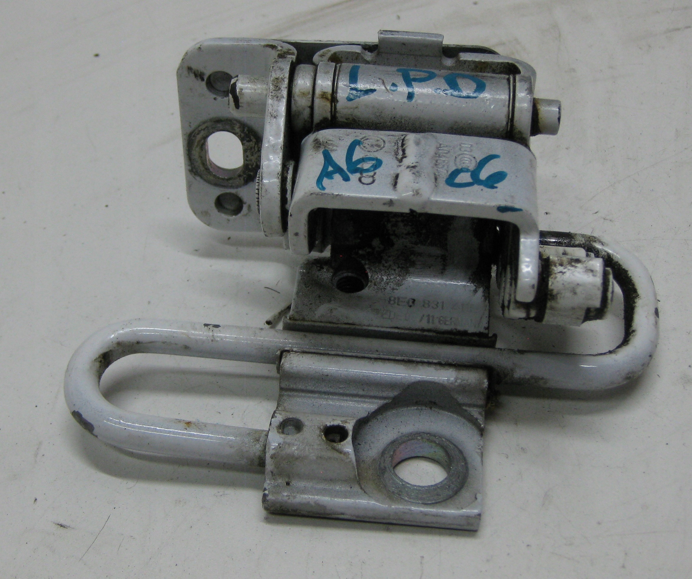 AUDI A6 C6 LIFT KOMBI hinge door left front 8E0831411E