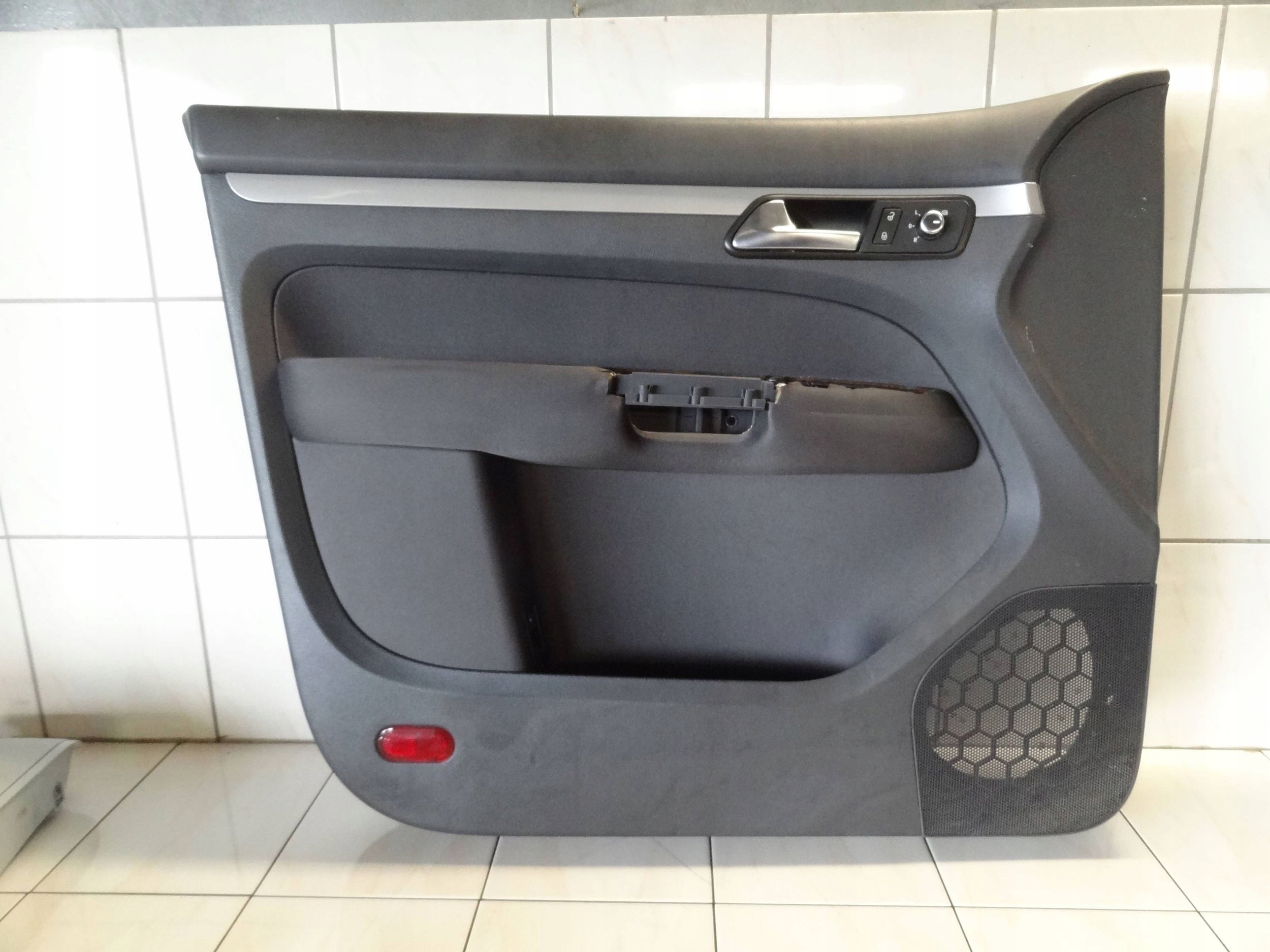 VW TOURAN II 2012 POSZYCIE BOCZEK TAPICERKA DRZWI LEWY PRZÓD PRZEDNIA