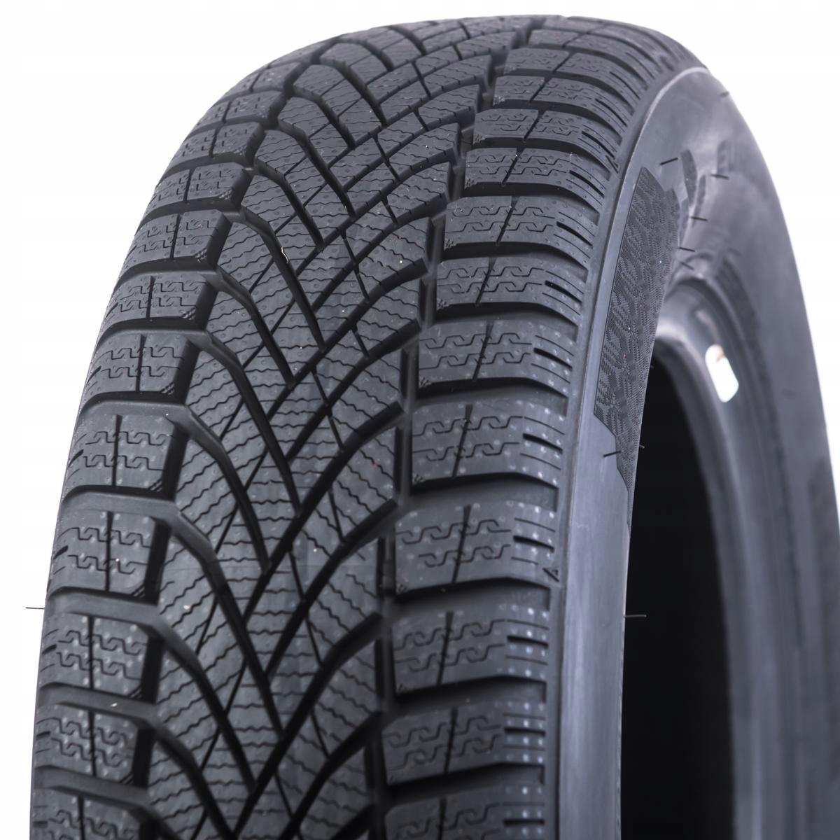 1x ZIMNÁ PNEUMATIKA 215/55R17 Falken Eurowinter HS02