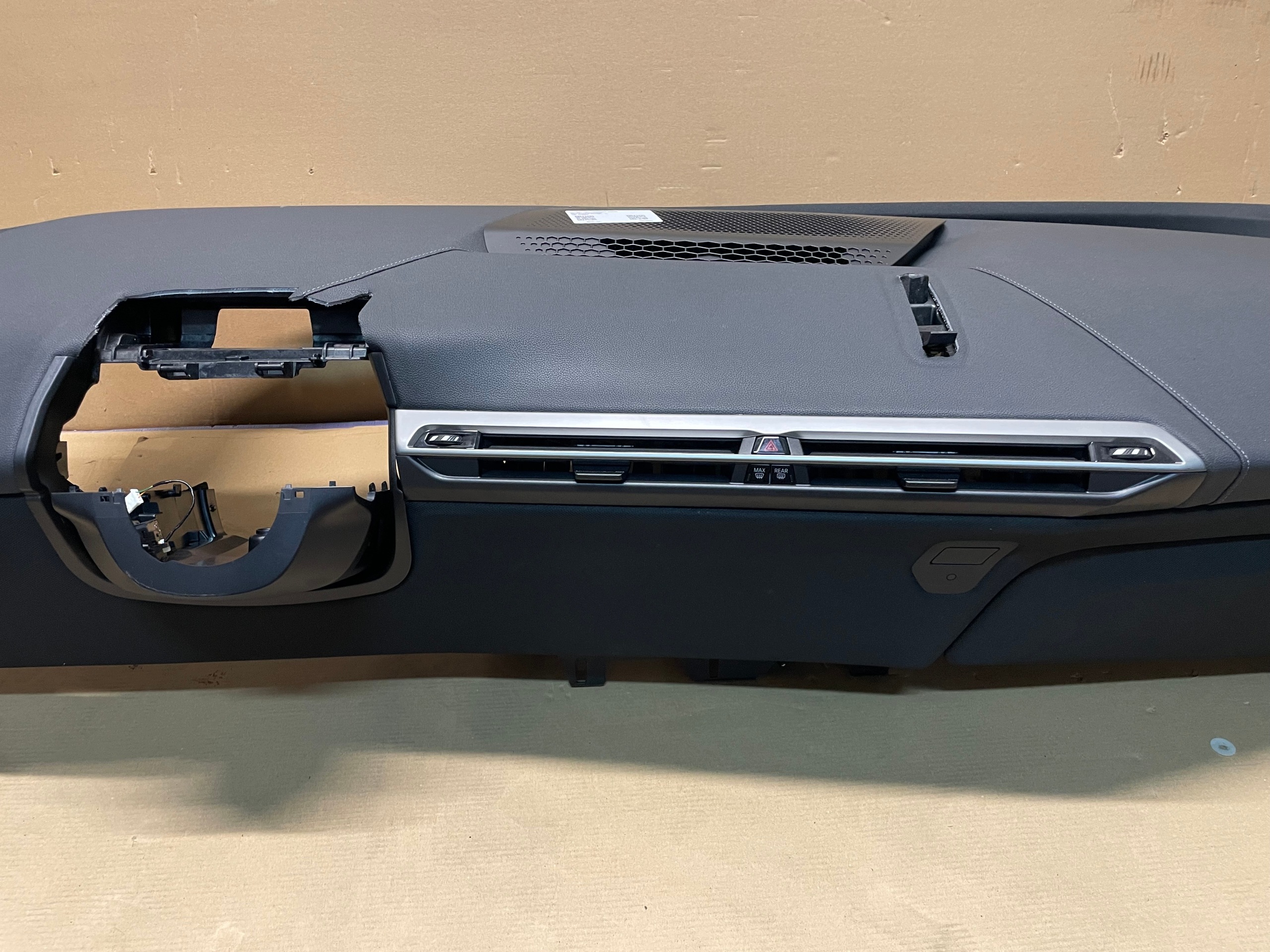 console dashboard leather grey NIC BMW iX I20 LCI LIFT original DEMONTAZ
