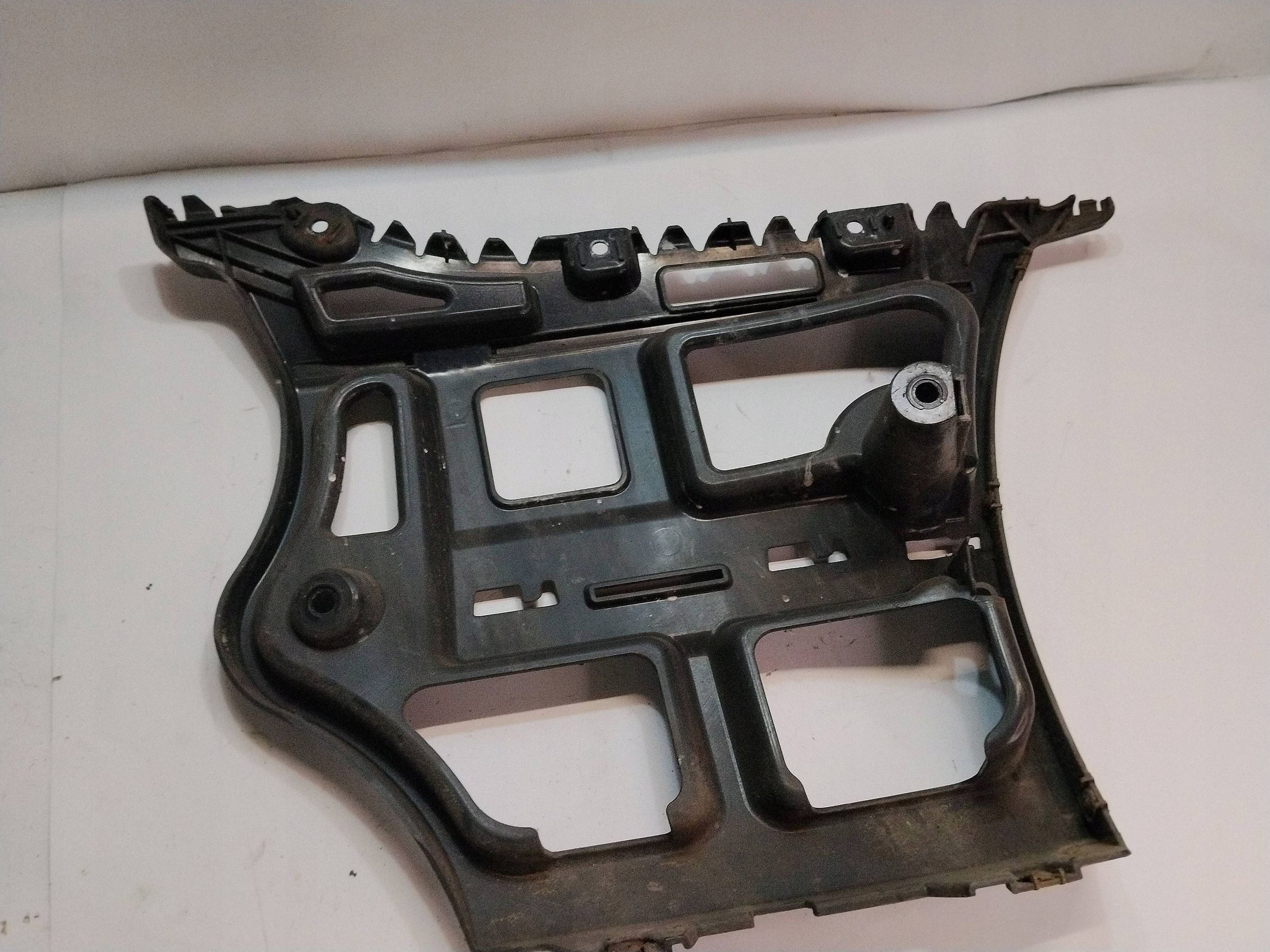 bumper bracket of the rear left BMW 3 E90 E91 2008 7058519