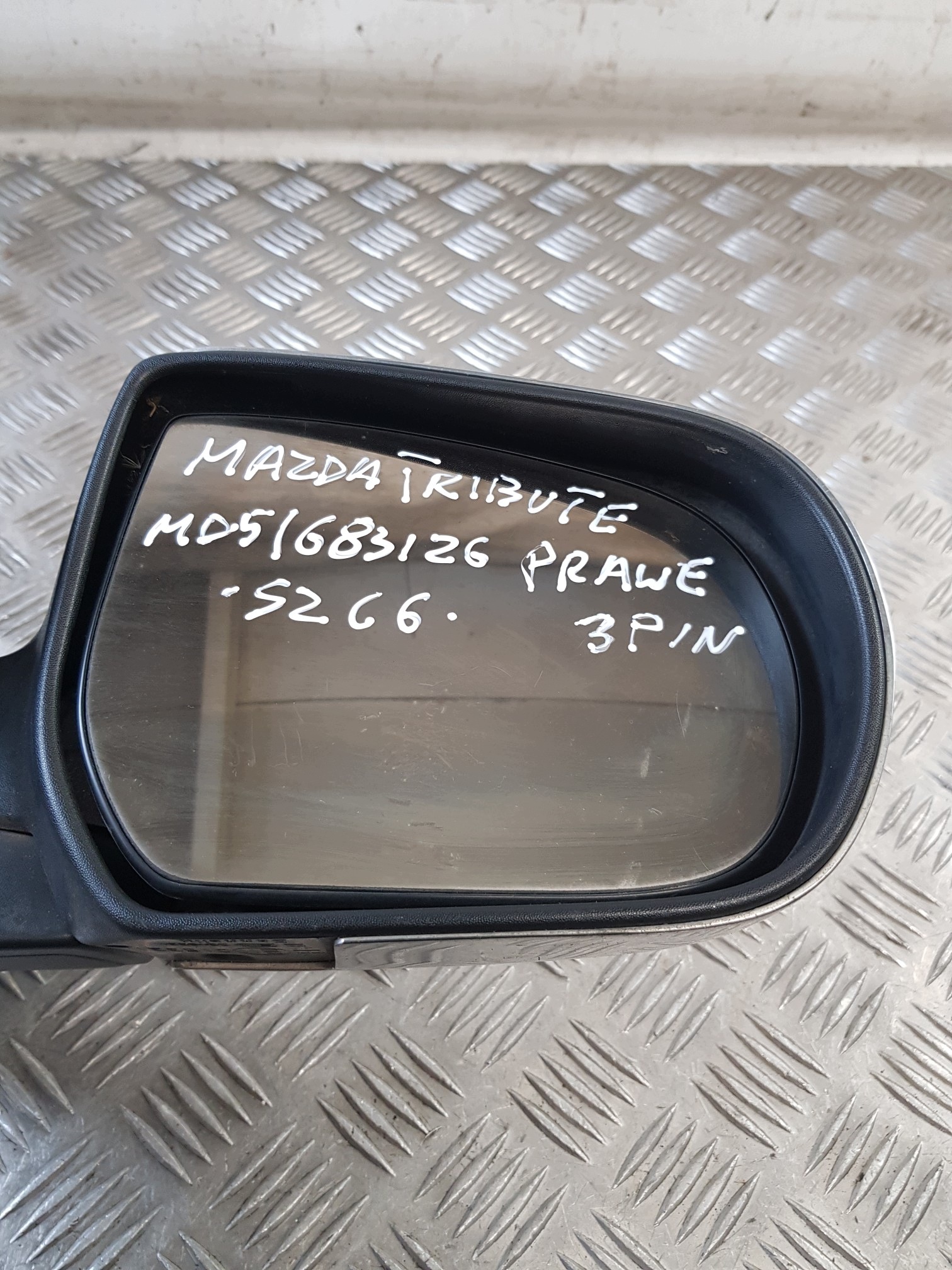 mirror right 3 PIN MAZDA TRIBUTE 2005r