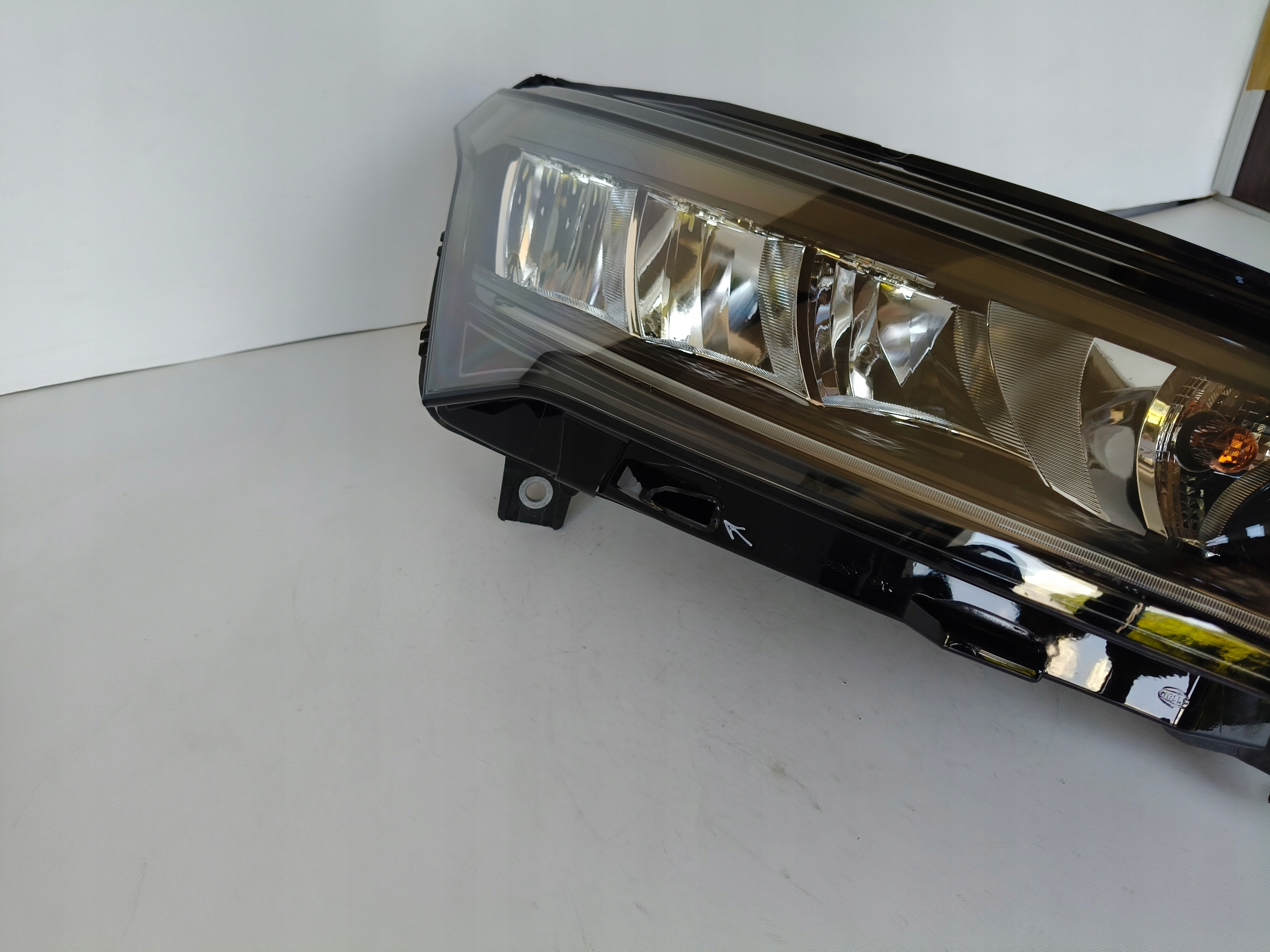 light right REFLEKTOR SKODA ENYAQ 5LA 21- LED
