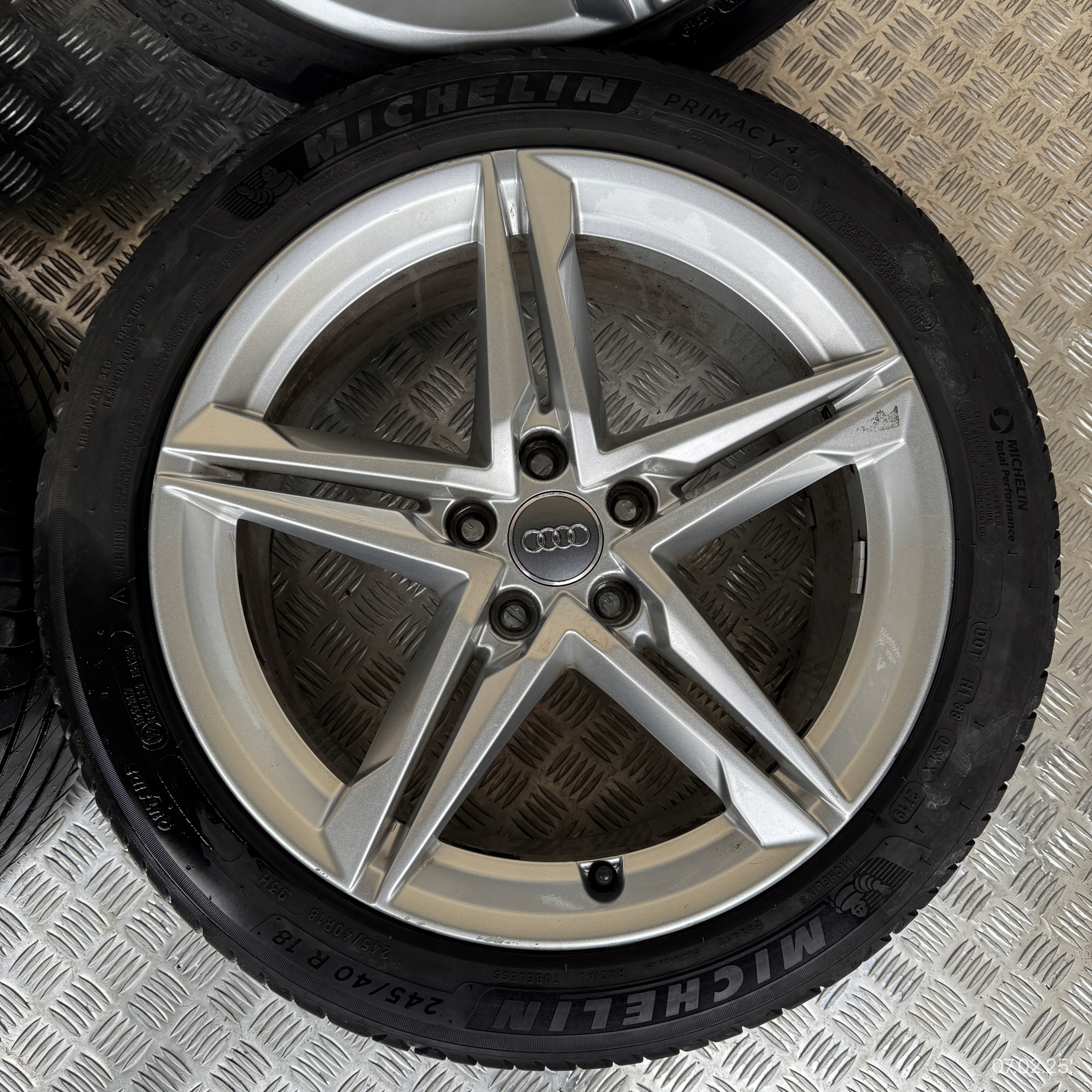 discs wheels tyres AUDI A4 B9 MICHELIN 245/40/18" 4MM summer