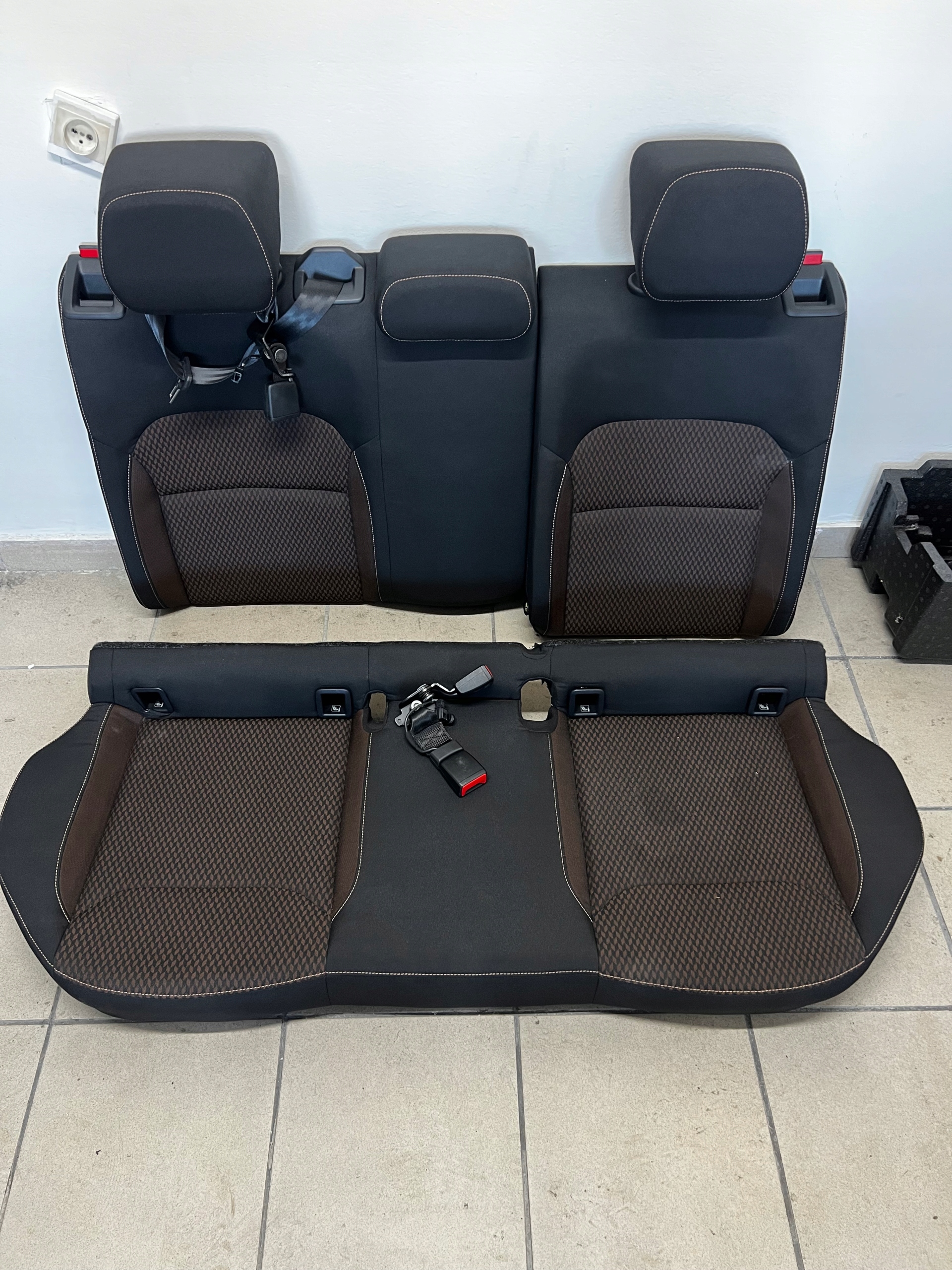 SKODA FABIA IV диван зад комплект