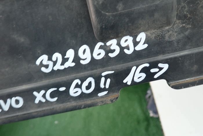 VOLVO XC60 II LIFT 21- Blende Abdeckung abdeckung unter Stoßstange
