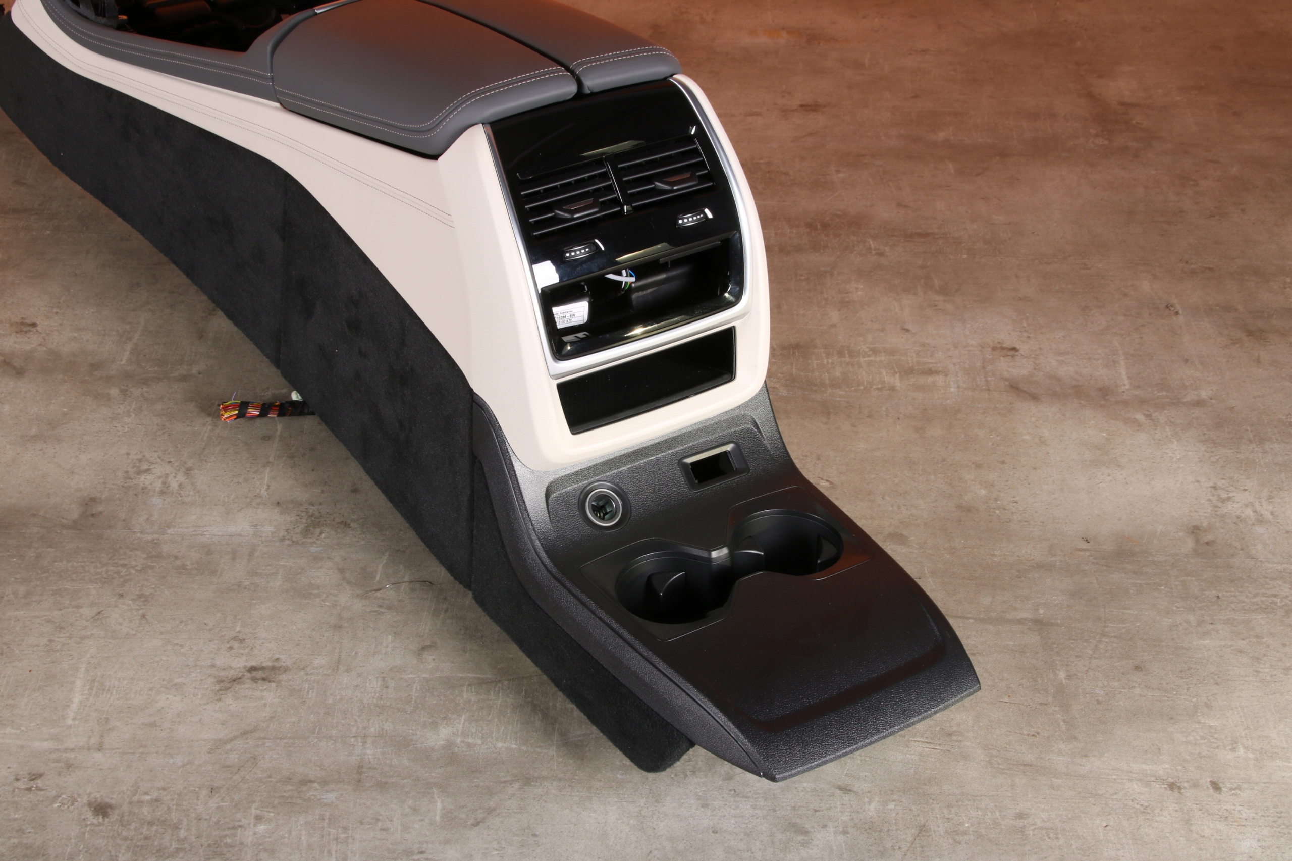 BMW X7 G07 TUNEL central console armrest ELFENBEINWEISS ATLAS GREY