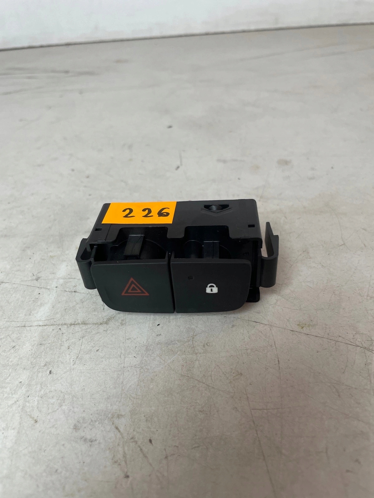 light switch of warning lights lock centralny Renault Trafic III Vivaro B