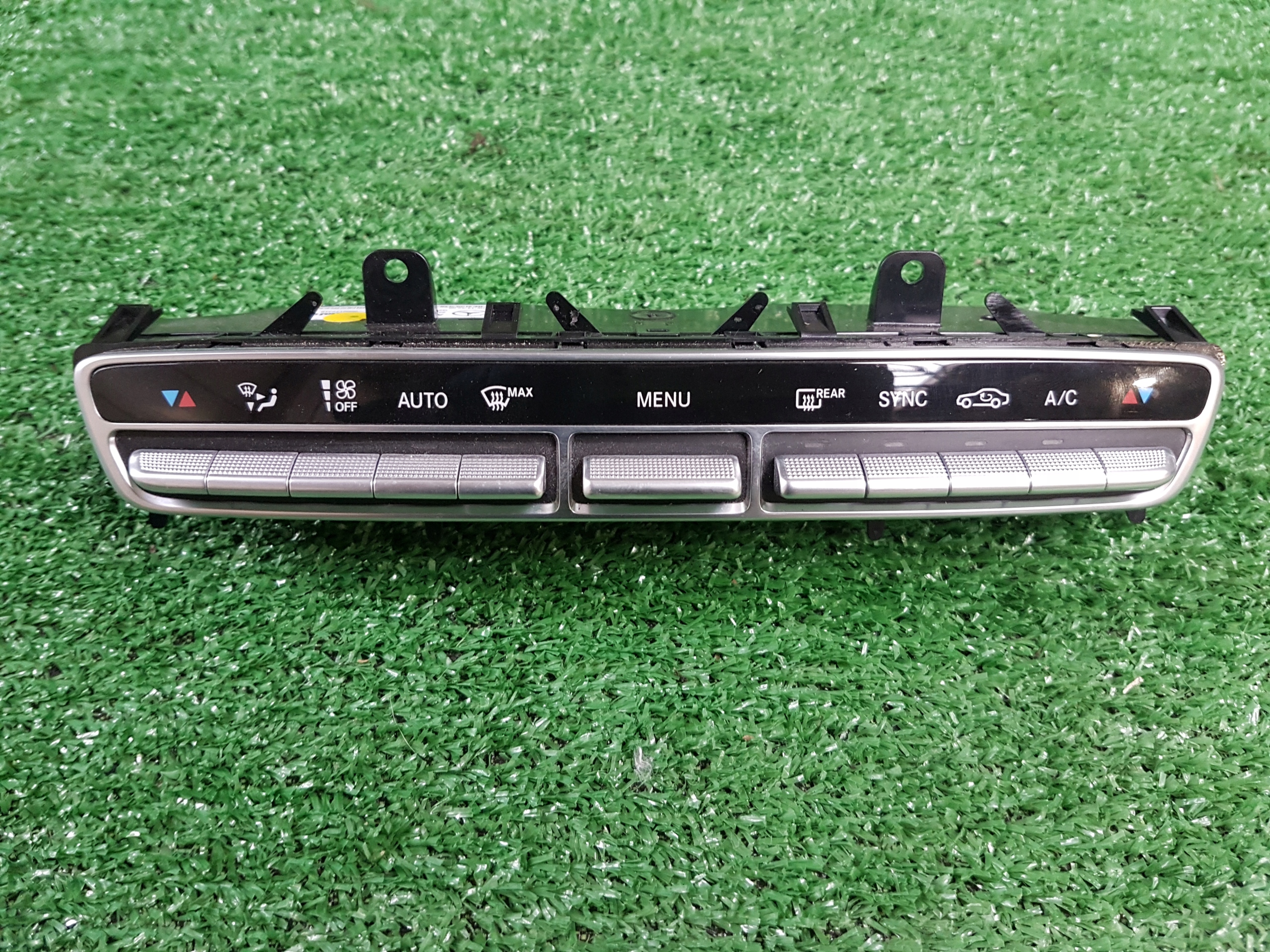 control panel air conditioning devices MERCEDES-BENZ C KLASA W205 A2059054700