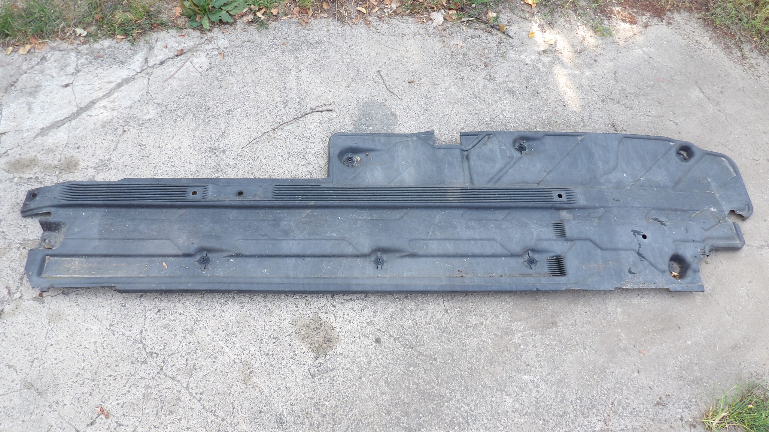 MERCEDES W204 GLK cover chassis right