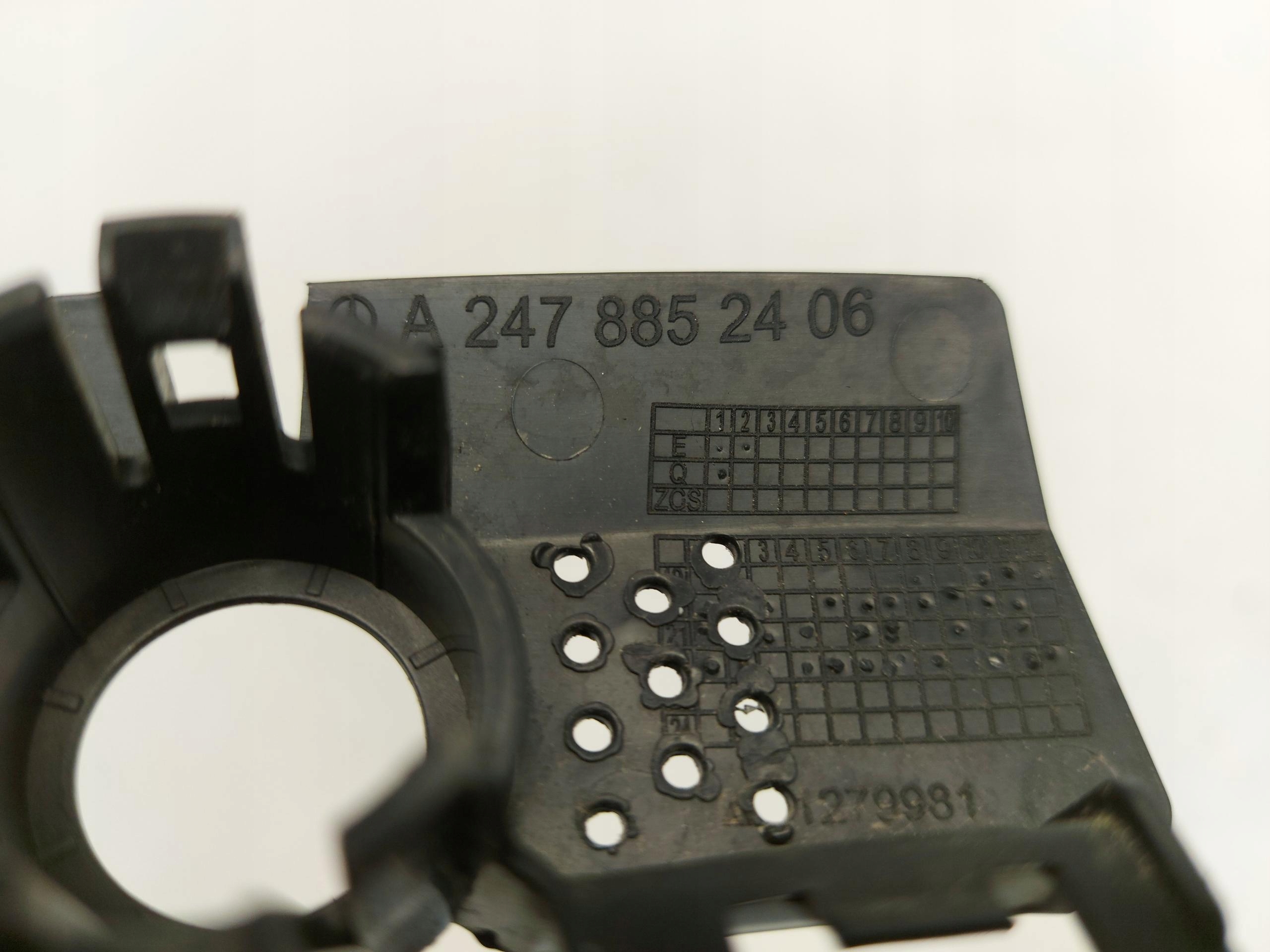 MERCEDES GLA 200 II H247 Koszyk holder of the sensor PDC front right