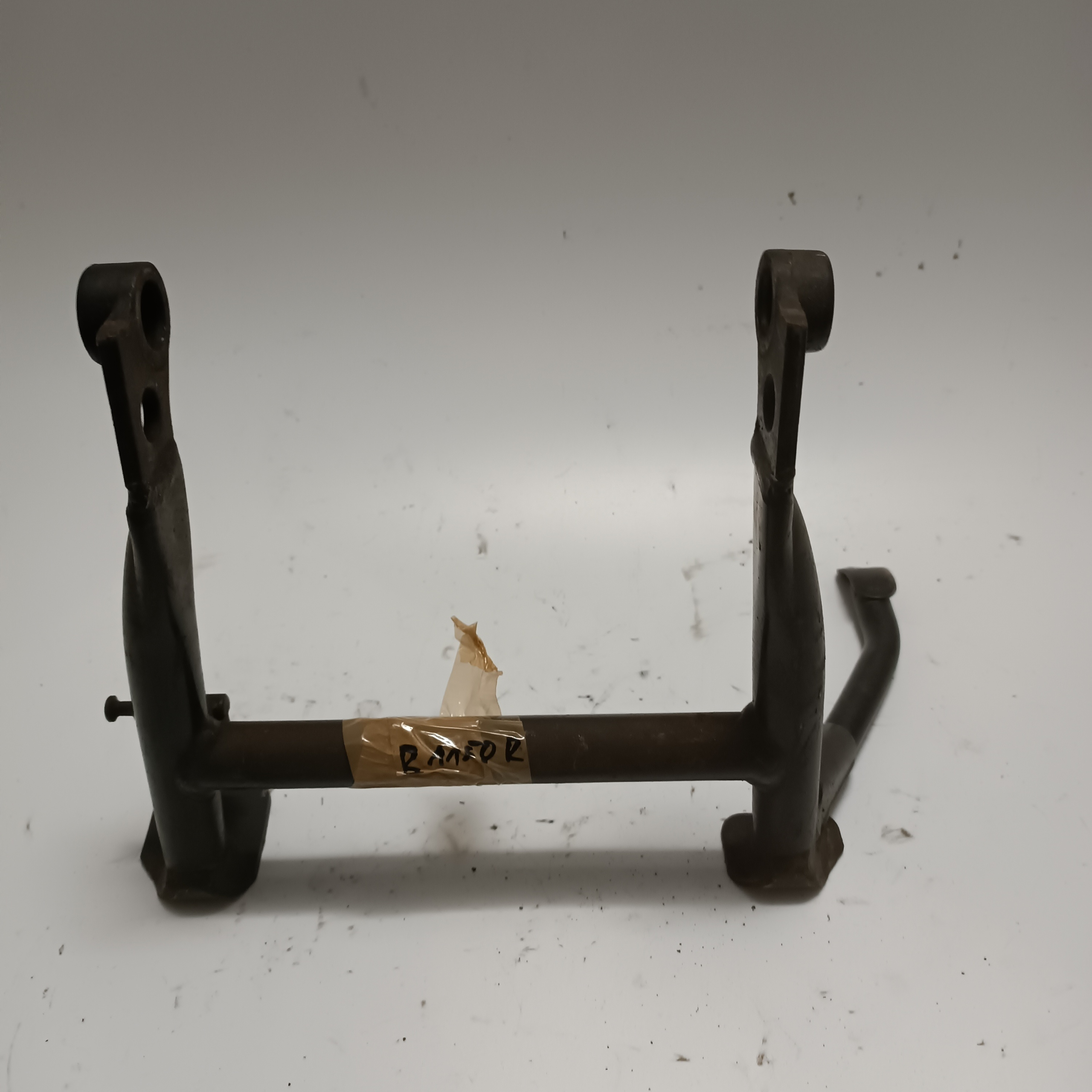 123456729000 - BMW R1150R 850 центральная подножка