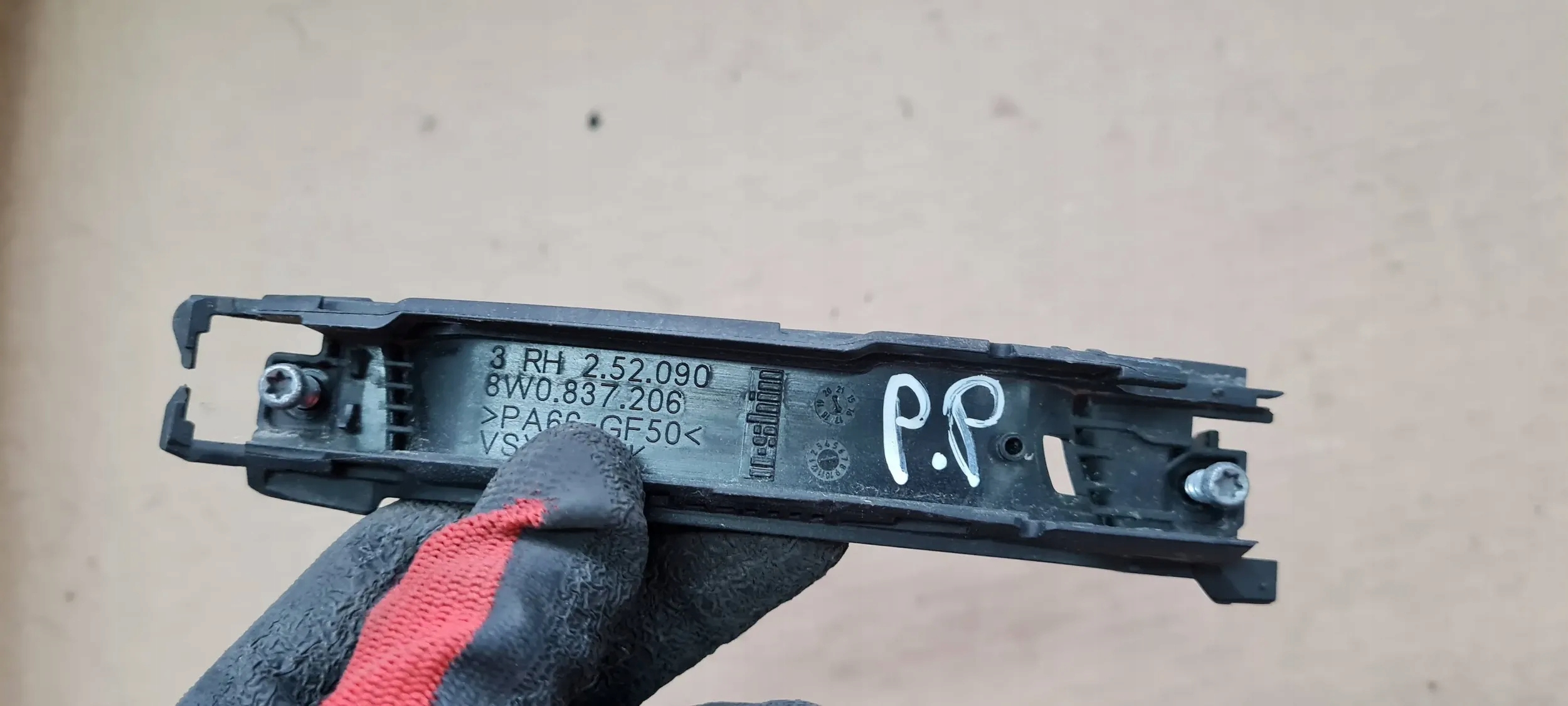 A4 B9 8W handle exterior right door 8W0837206