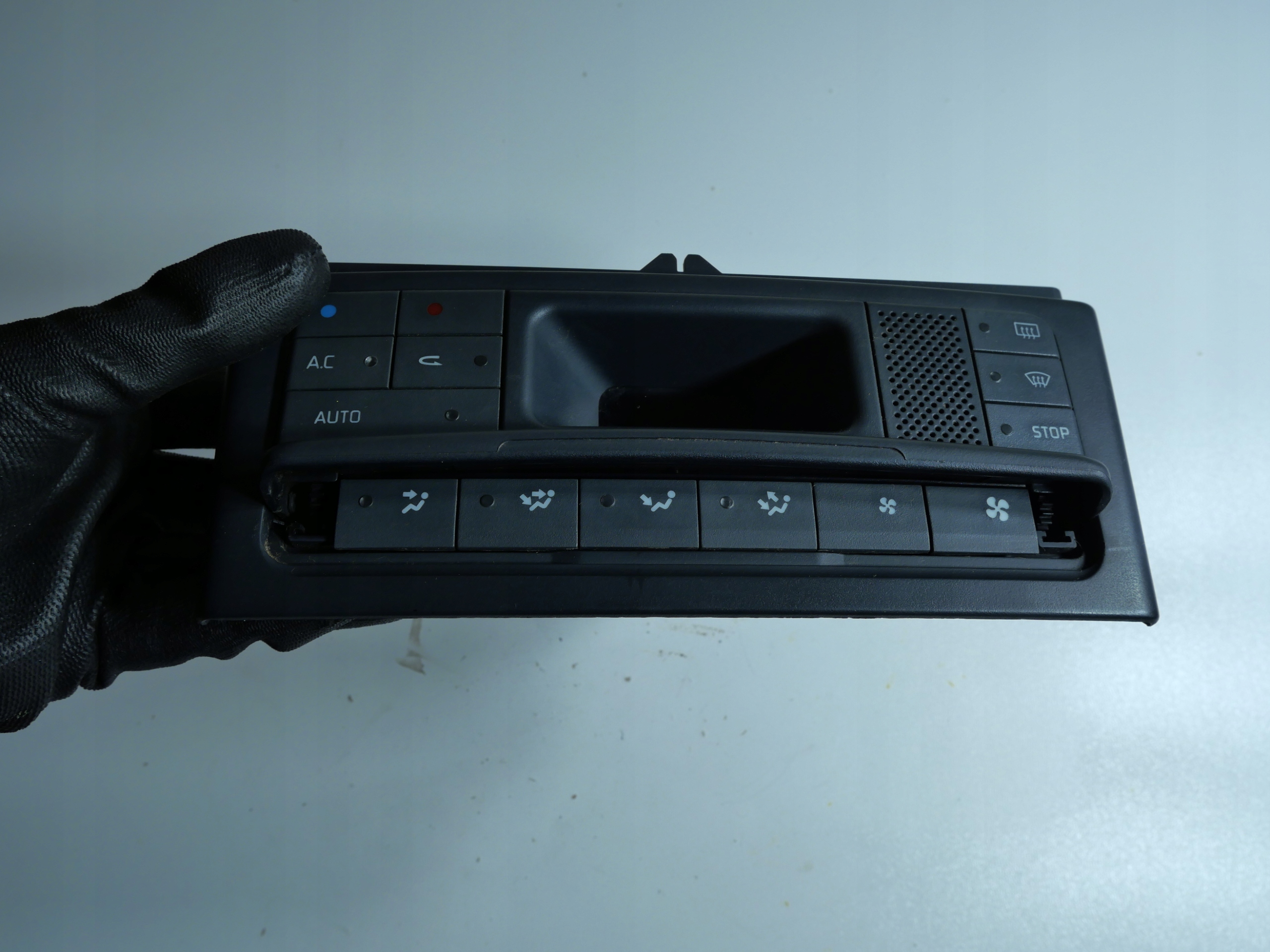 control panel air conditioning devices KLIMY 7700425674 RENAULT LAGUNA 1 and