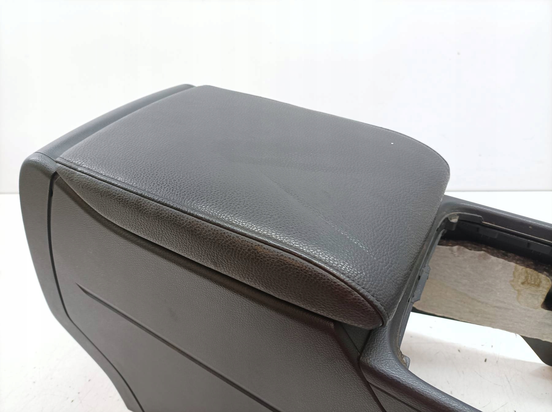 TUNEL central armrest passenger compartment 7P Volkswagen Touareg II (2011- )