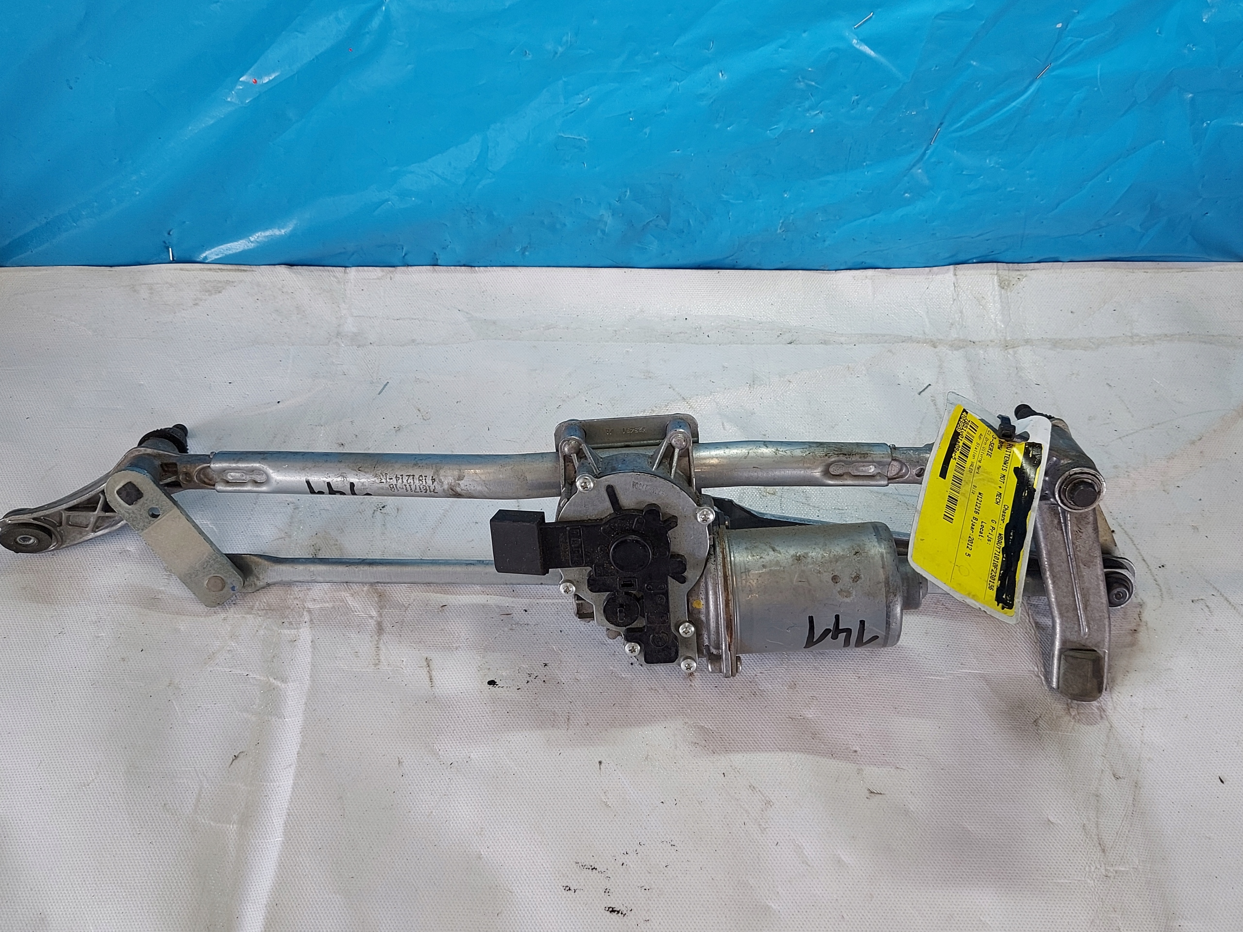 wiper mechanism BMW E92 7161711 front