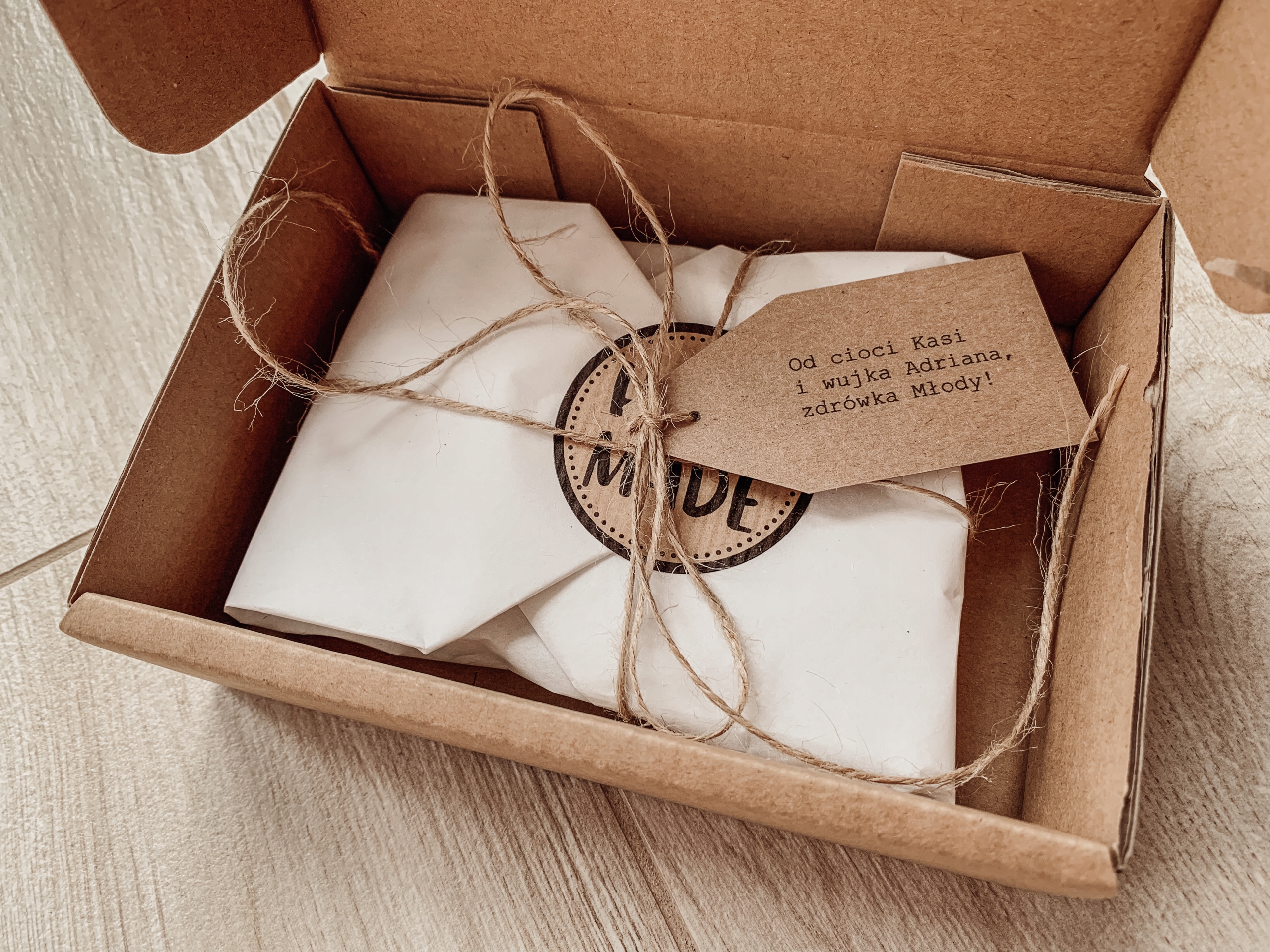 ZAWIESZKA DO SMOCZKA Z IMIENIEM RING II 11 KOLORÓW klips MIŚ Materiał drewno silikon