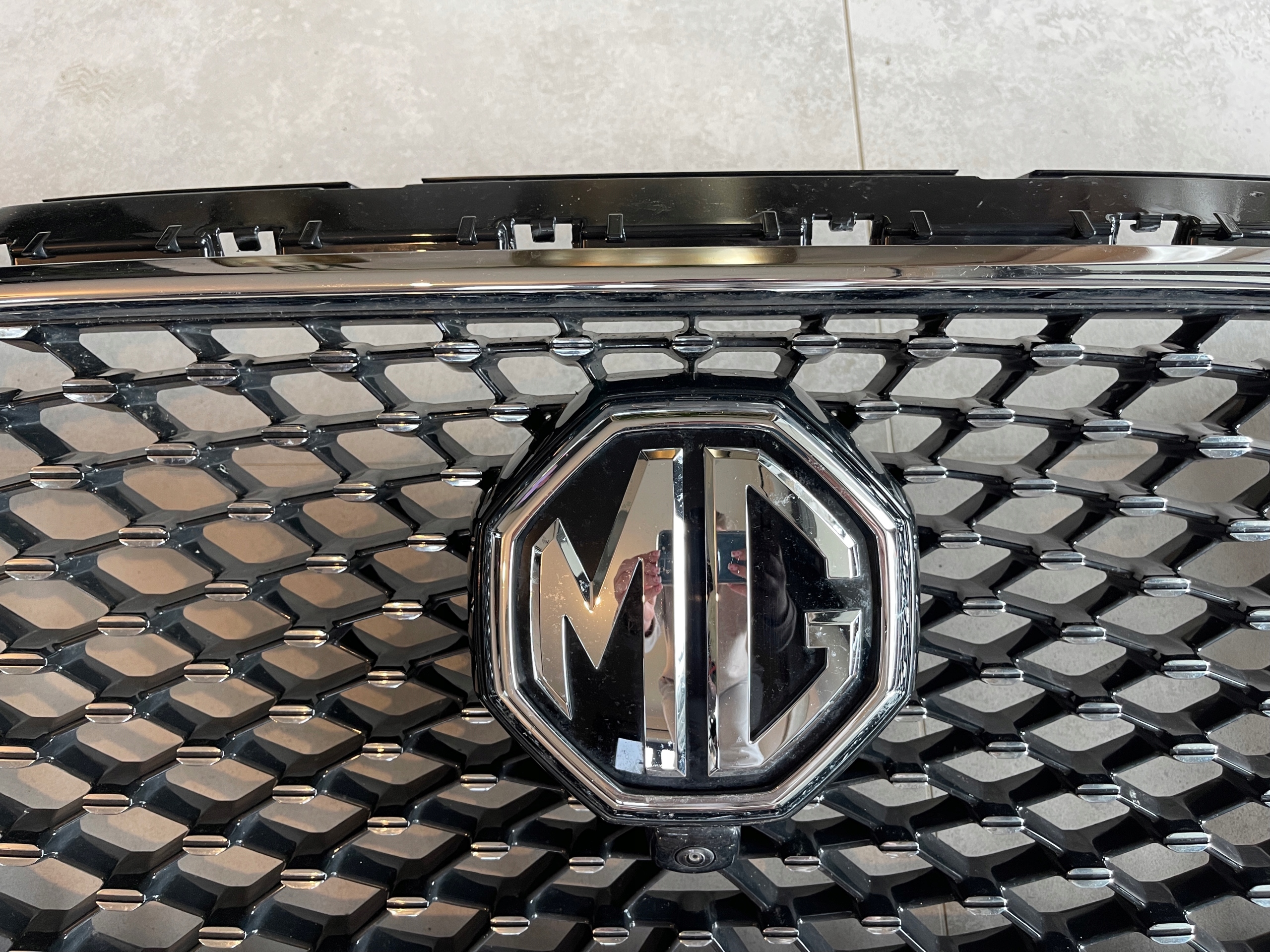 MG HS SUV ATRAPA CHŁODNICY GRILL KRATKA Z KAMERĄ 10021164 Producent części MG OE