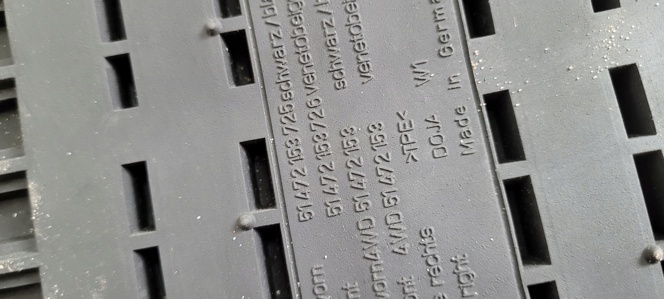 BMW F30 mat rubber front 51472153725