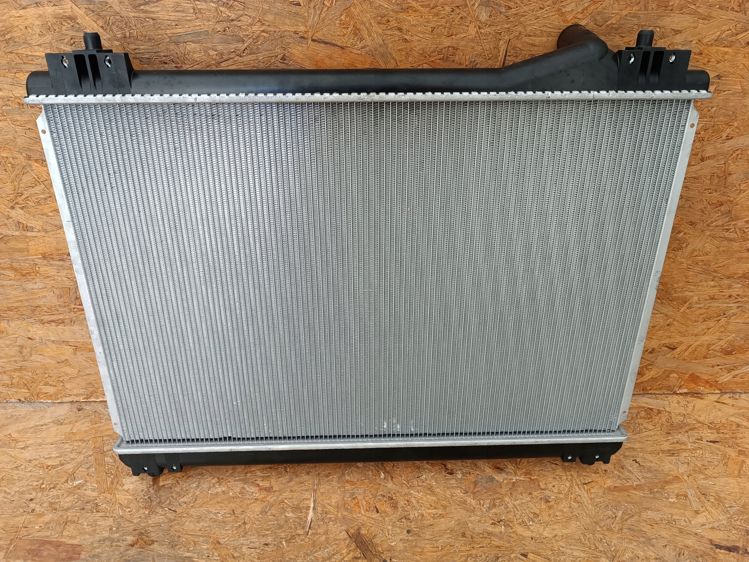 CHŁODNICA WODY SUZUKI GRAND VITARA 2005- 2.0 BENZYNA 17700-65J10 Typ samochodu 4x4/SUV Samochody osobowe