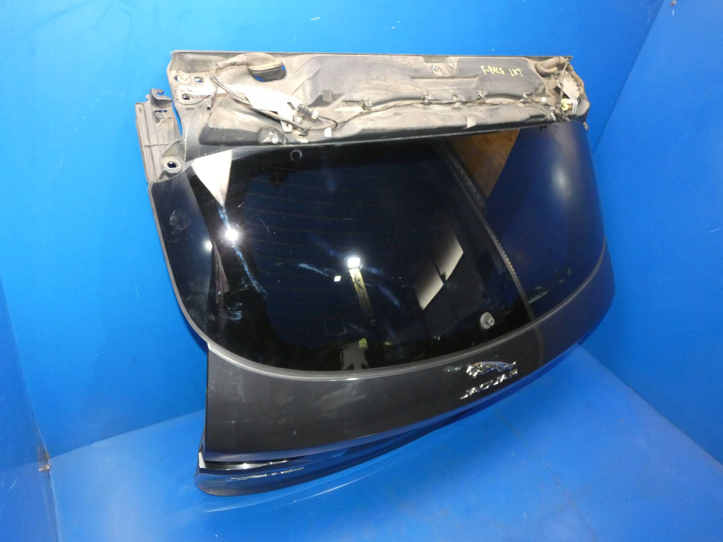JAGUAR F-PACE X761 trunk door boot window rear part rear