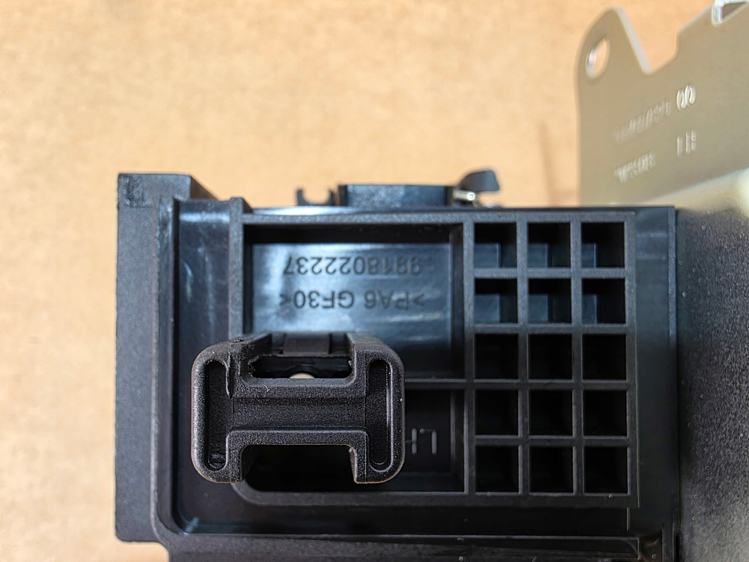 bracket holder ROLETY boot left BMW X5 G05 LCI 6994233