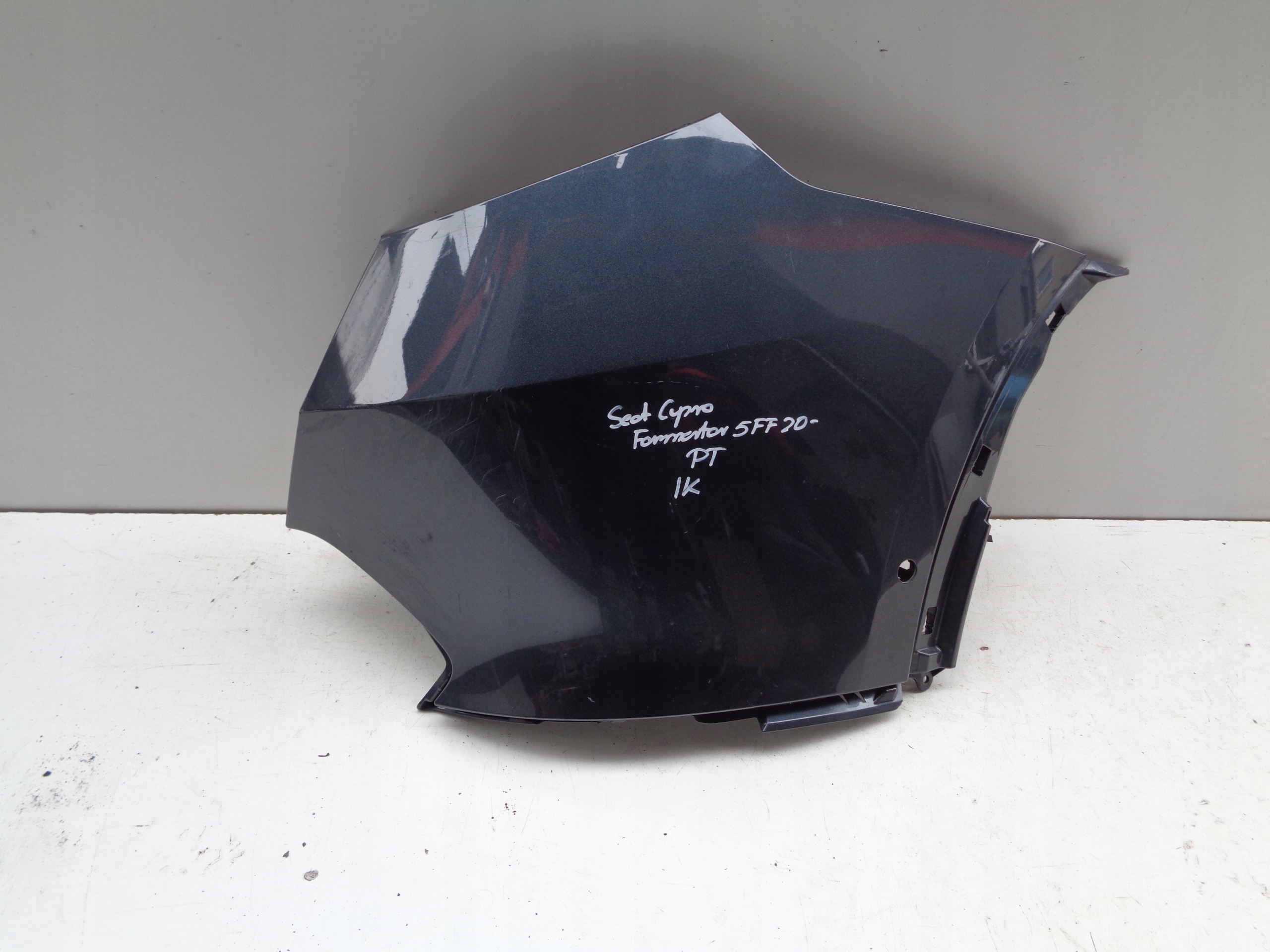 corner of a bumper right front AUDI Q5 80A II 16