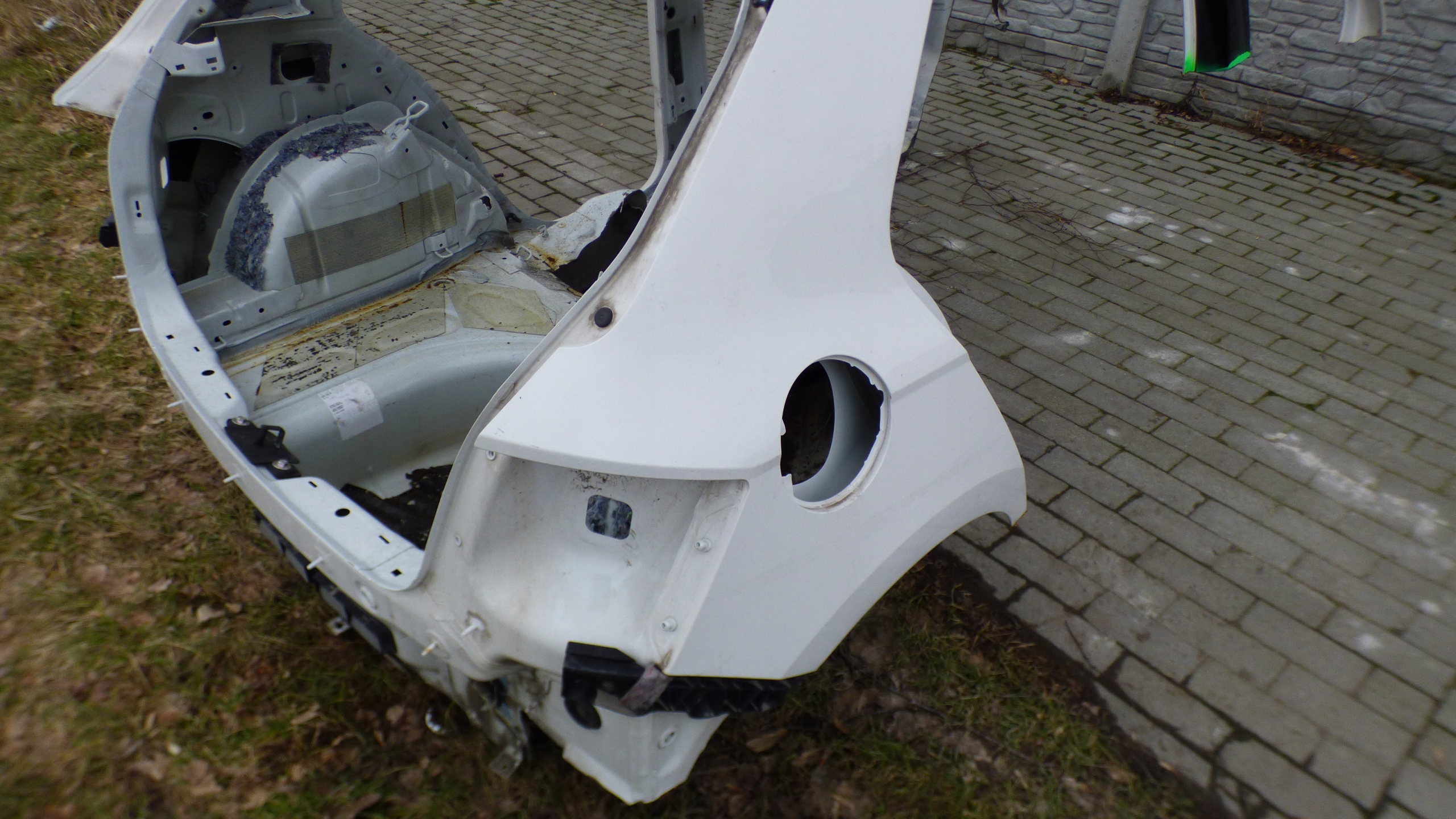 parafango LONGHERONE Destra SKODA FABIA III HB