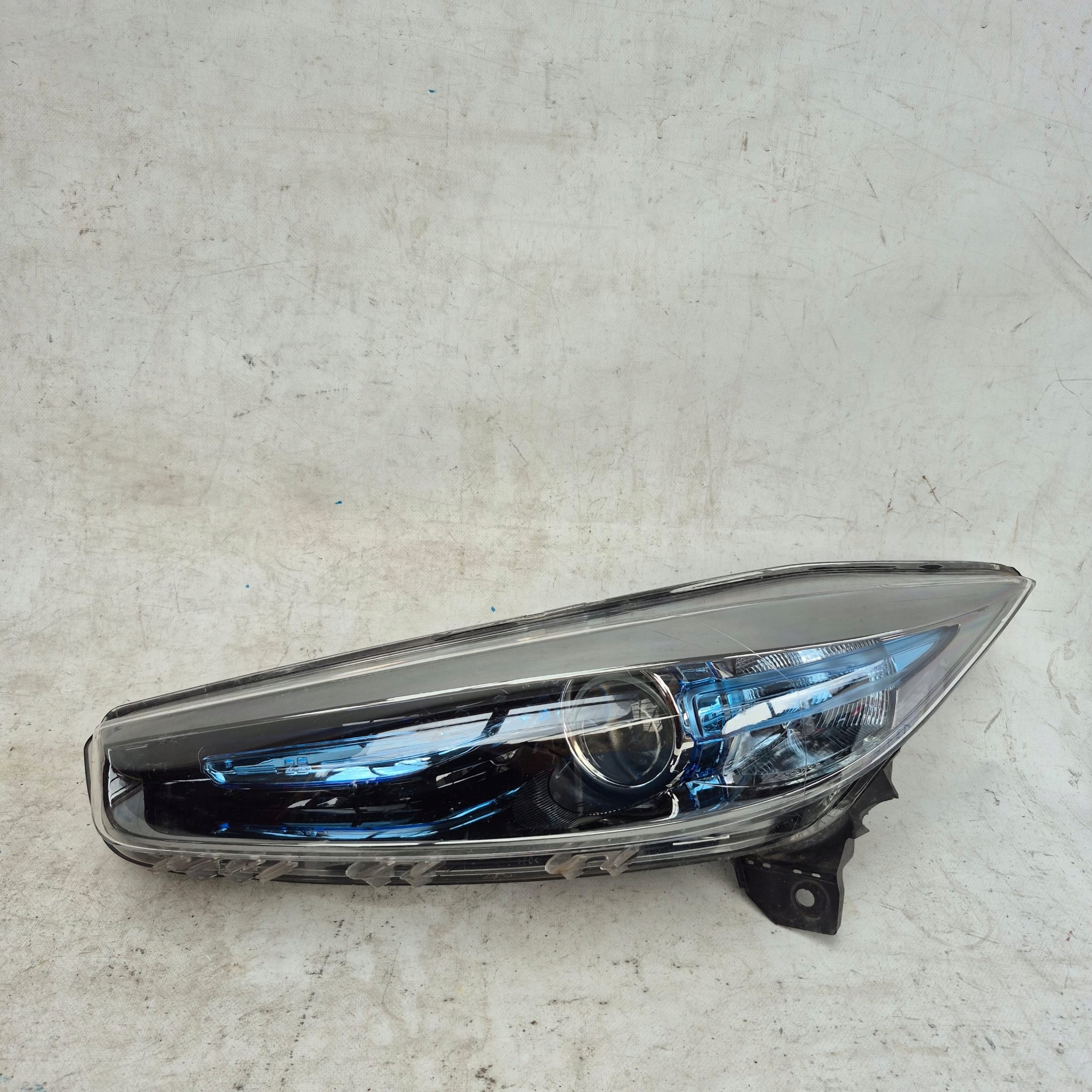 RENAULT ZOE and 13- light left front front 260609522R