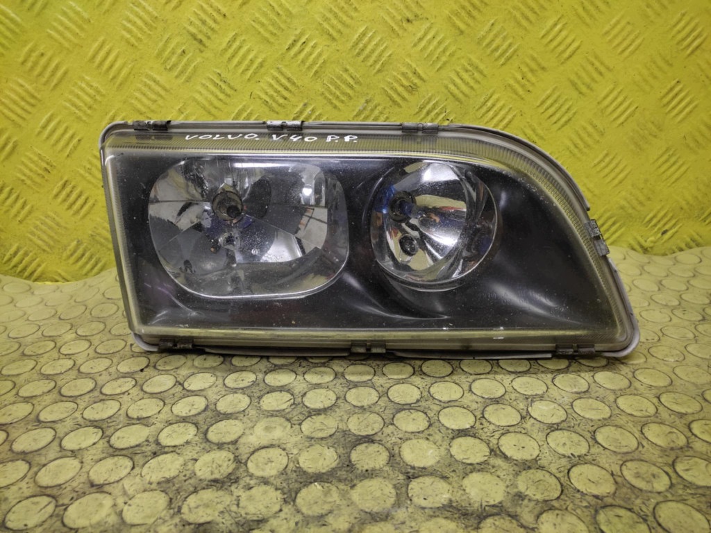VOLVO V40 REFLEKTOR light right front 30899683