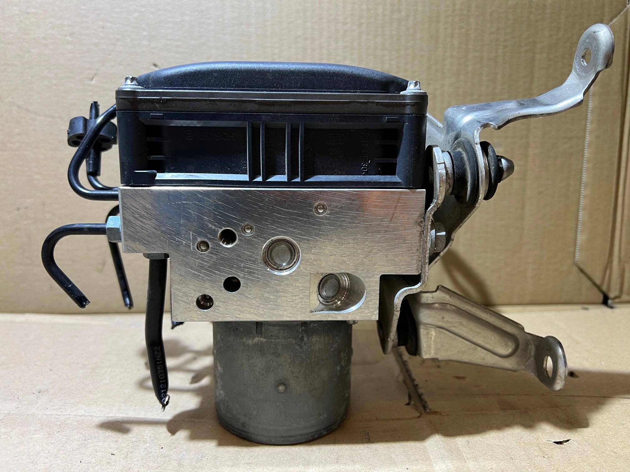 AUDI A8 D4 3.0 TFSI pump control unit ABS 4H0907379E