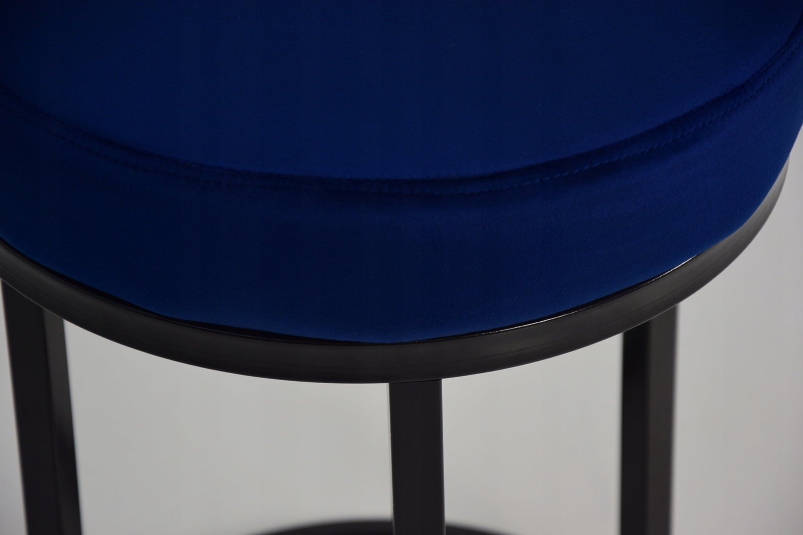 Granatowa PUFA metalowa TAPICEROWANA OKRĄGŁA salon Kod producenta PUF