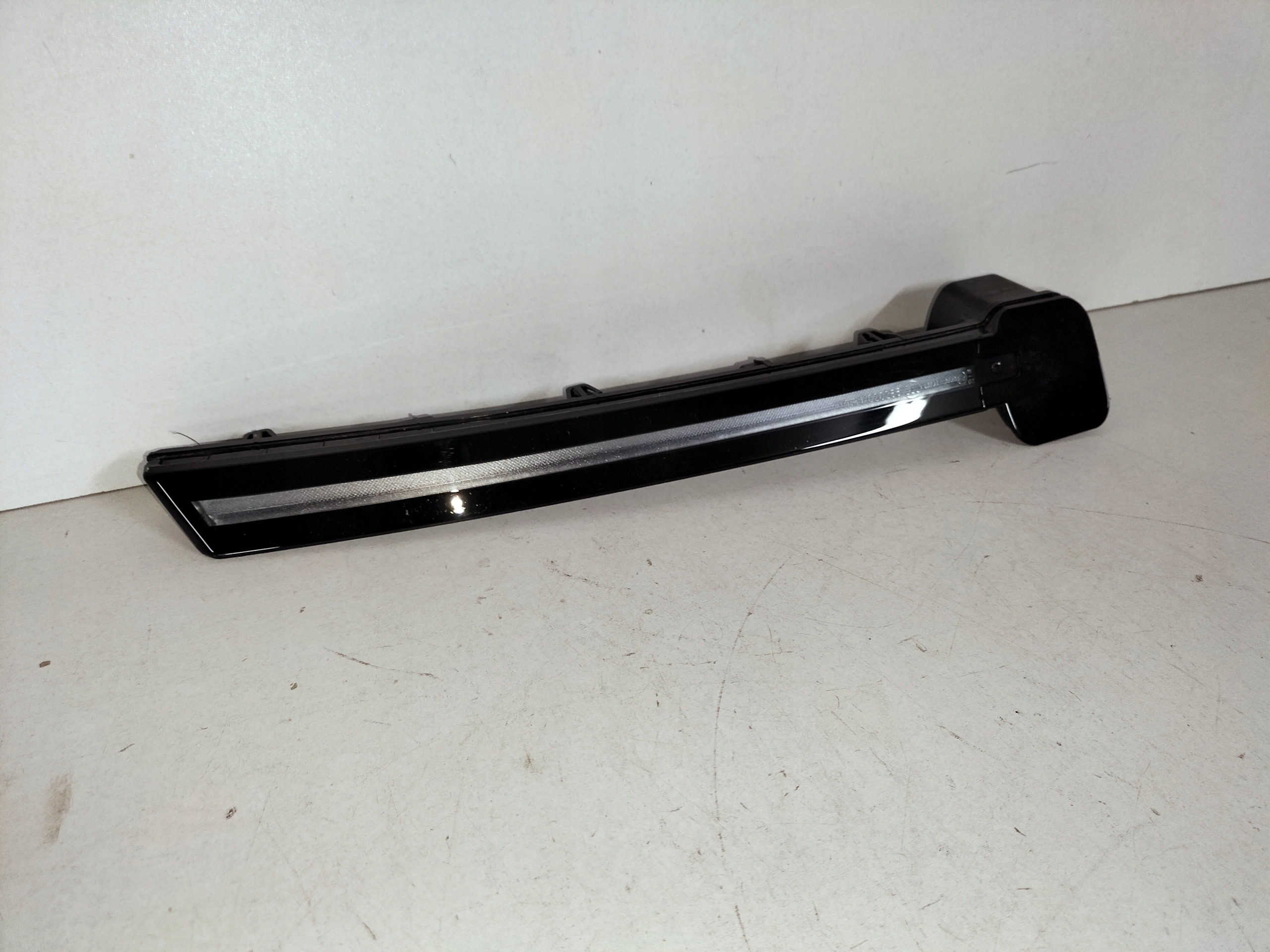 light grille front right LED DRL VW ID3 19
