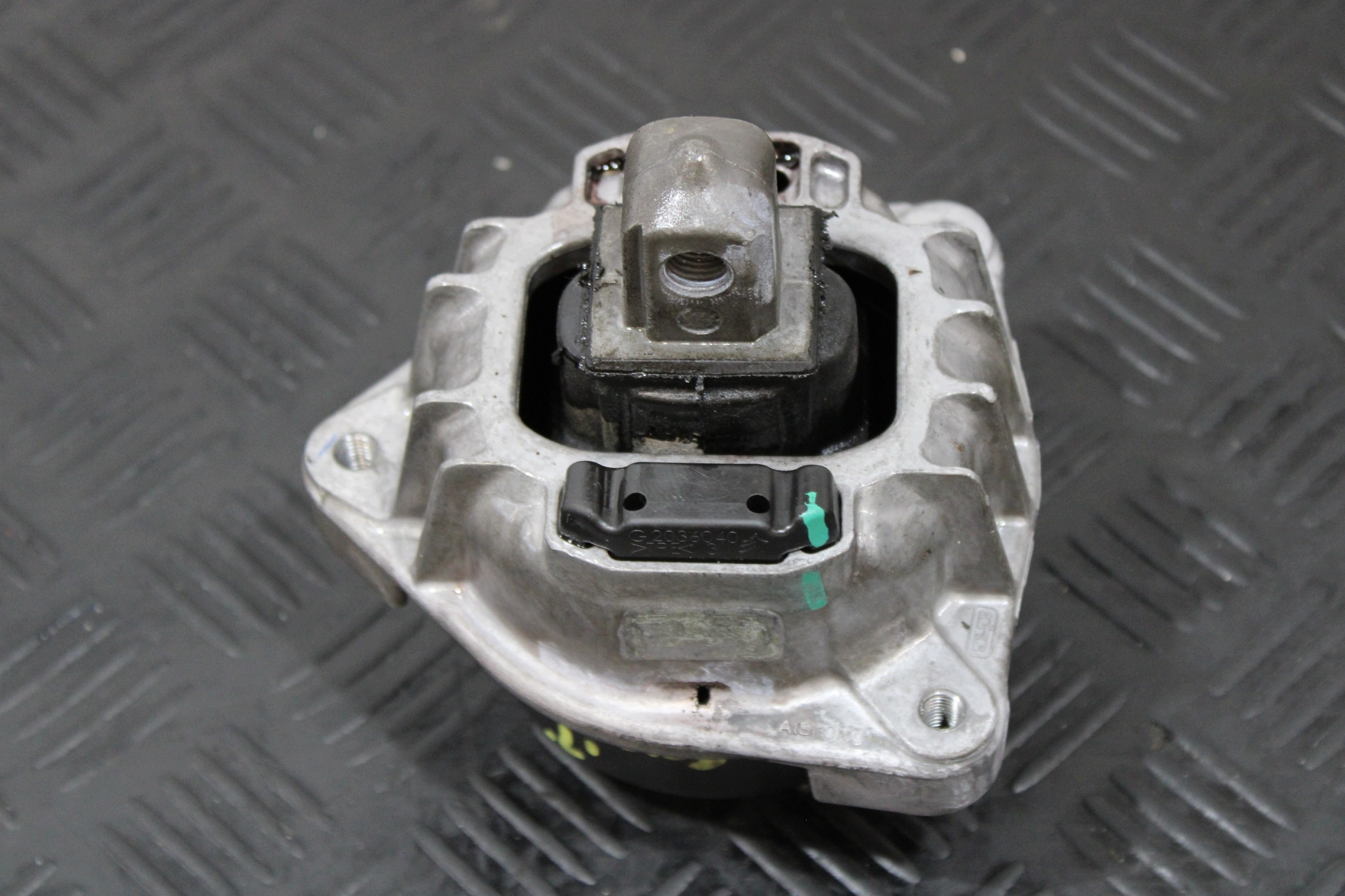 holder engine mount left 6860233 BMW 6 GRAN COUPE F06 m-packet
