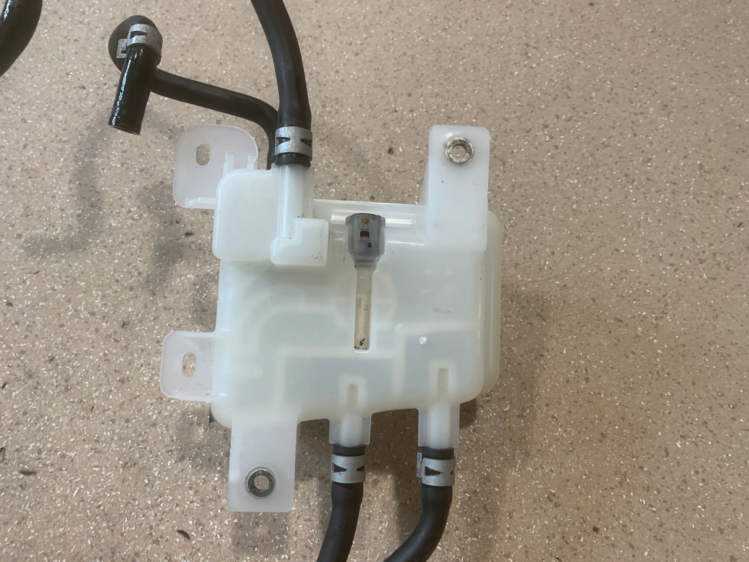 бачок тормозной жидкости lexus RX 450H