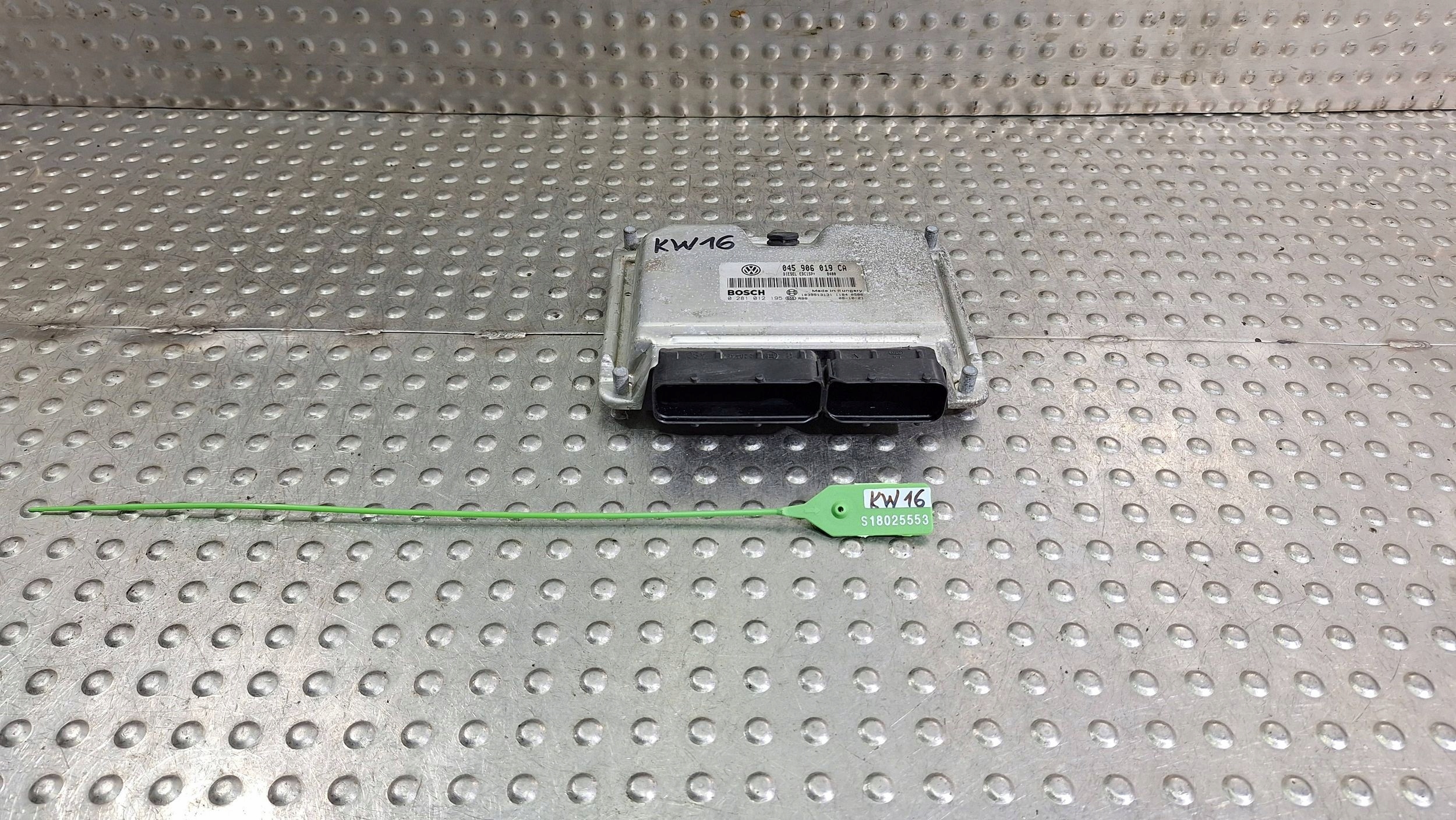 computer control unit of the engine 045906019CA 0281012195 VW POLO IV 1.4 TDI