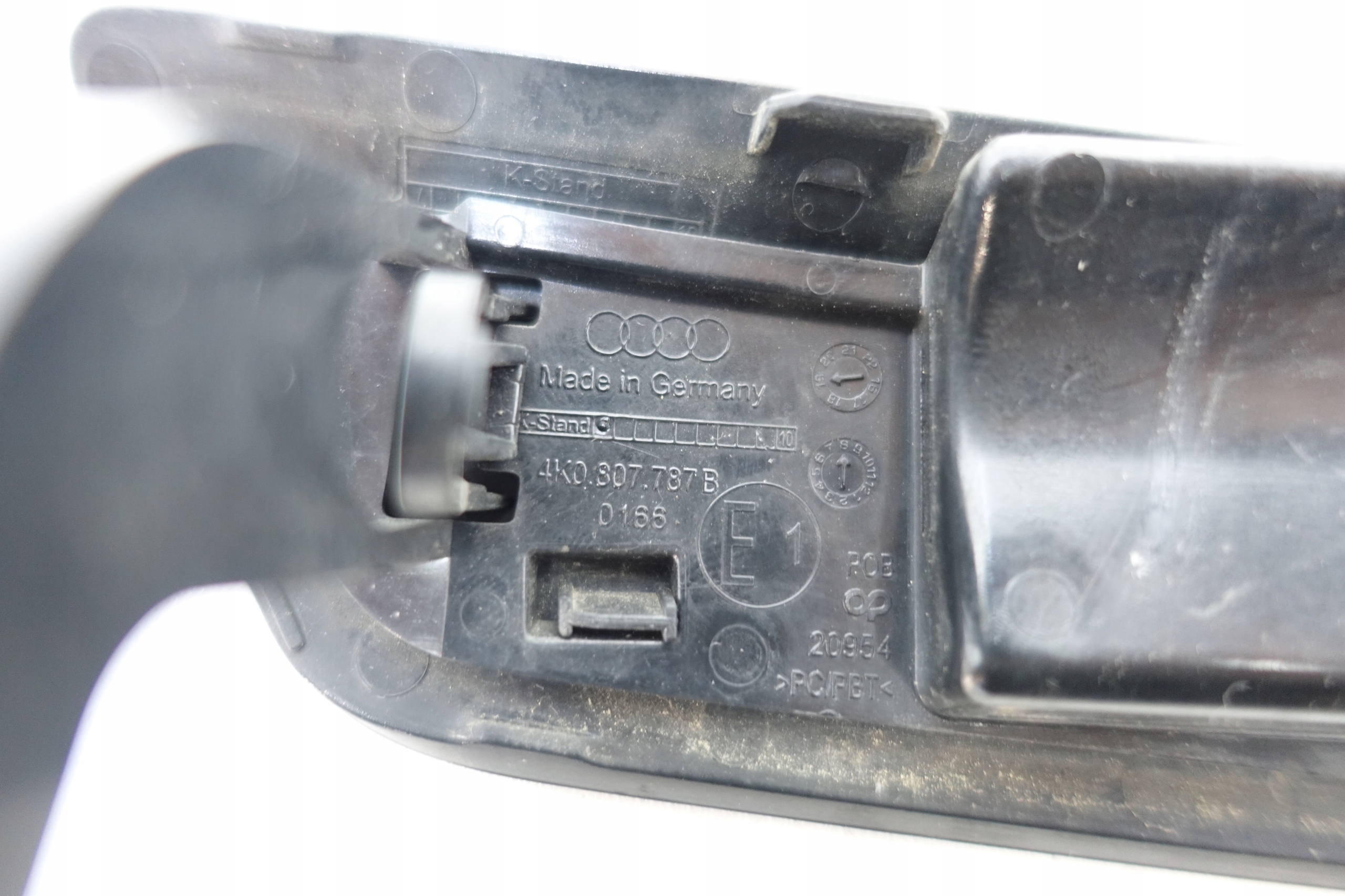 Couvre Lave phare Gauche AUDI A6 C8 4K0807787B