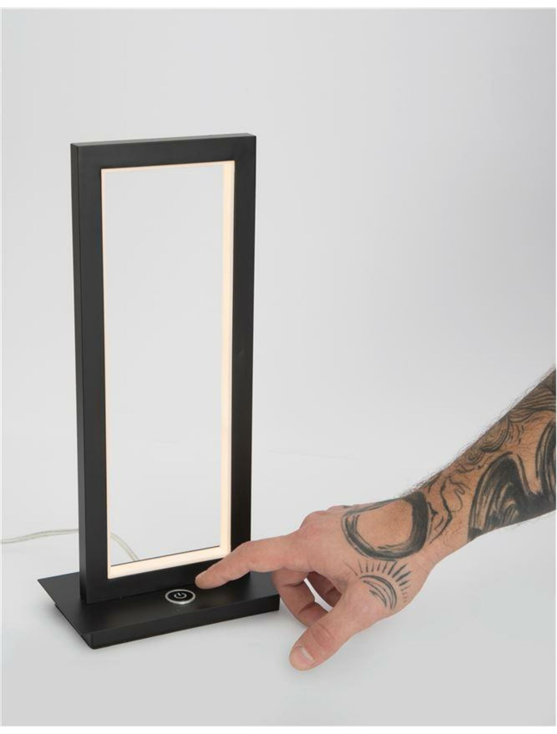 Nova Luce stolná lampa Wenna matný čierny hliník a akryl 3-krokovo dotykovo