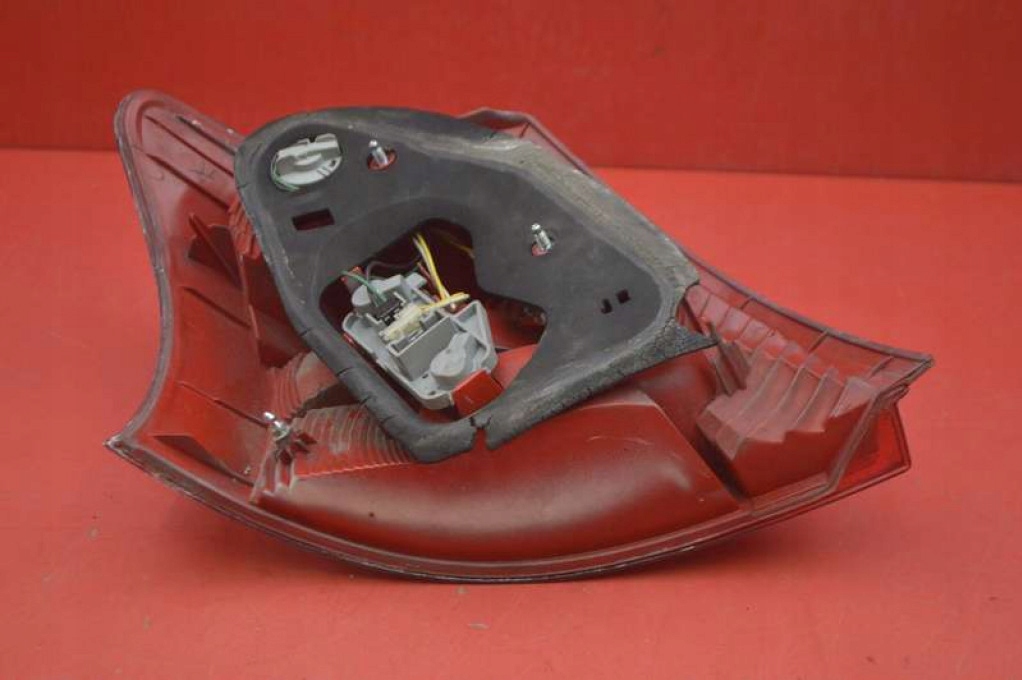light right rear part rear TOYOTA YARIS 2 II 5D 05-09