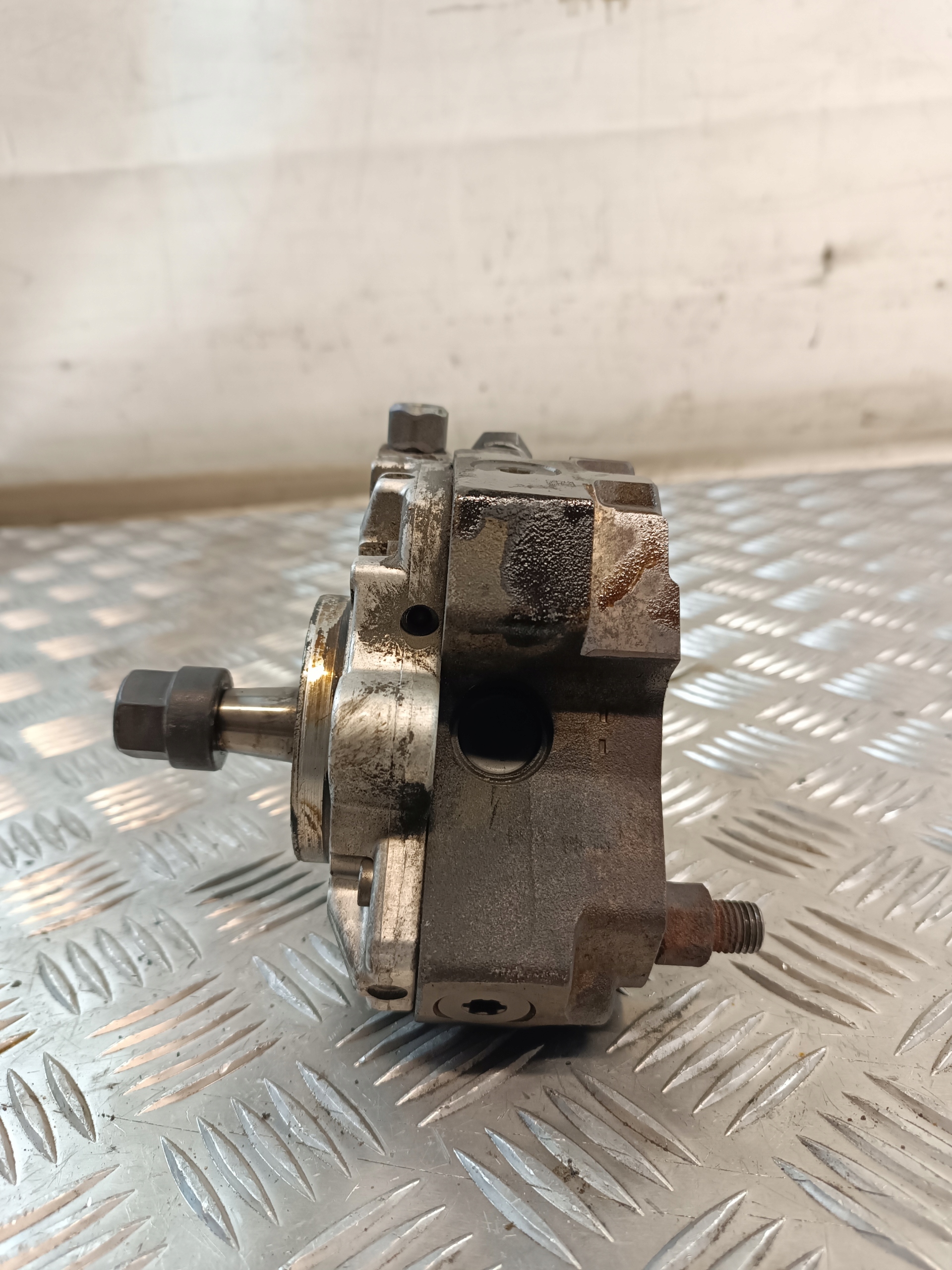 injection pump BMW E60 2.0D 2006r 0445010045