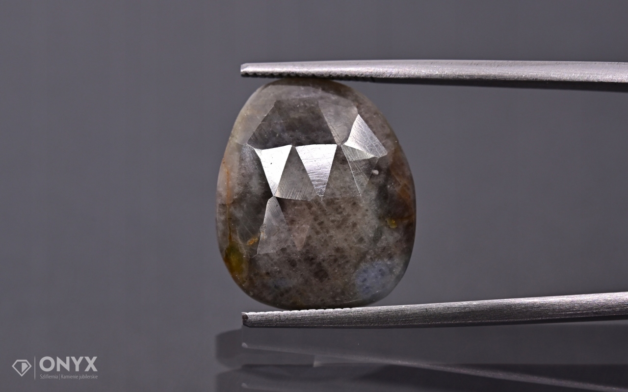 Safír fasetovaná nepravidelná rozeta 17x14,5 mm