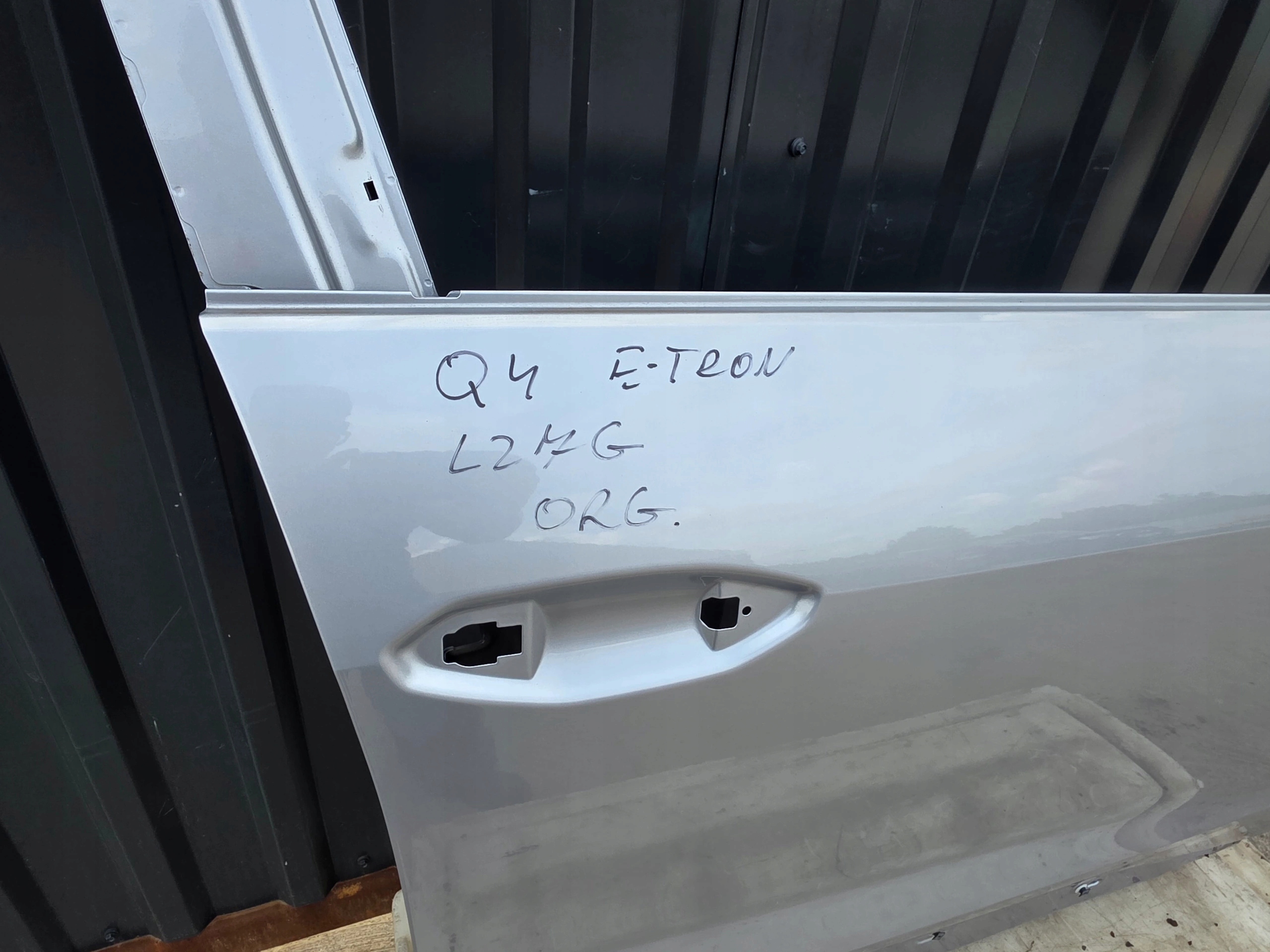 door right front AUDI Q4 E-TRON SPORTBACK LZ7G original !!!