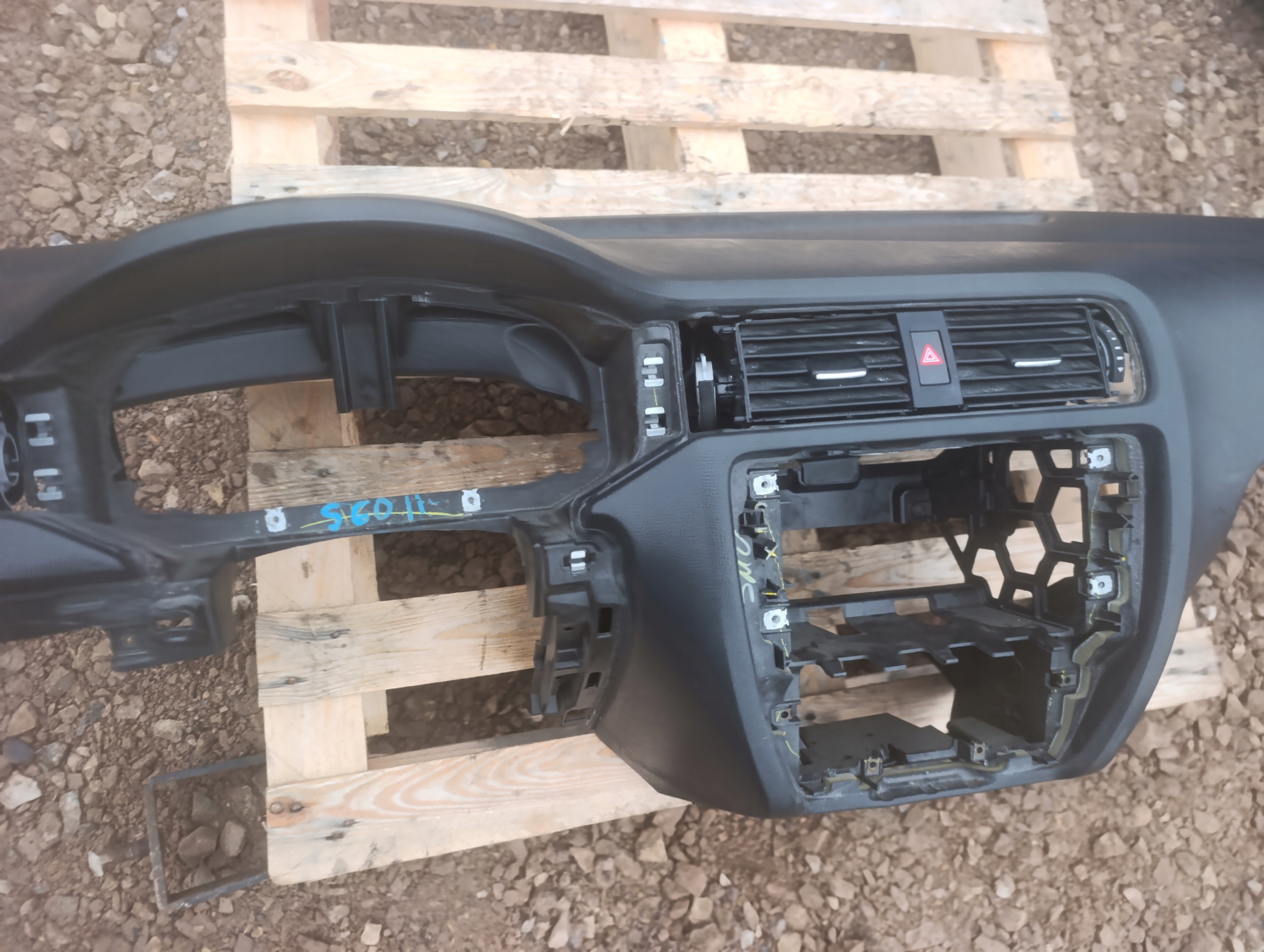 dashboard instrument panel console VOLKSWAGEN VW JETTA VI 5C 5C7857002