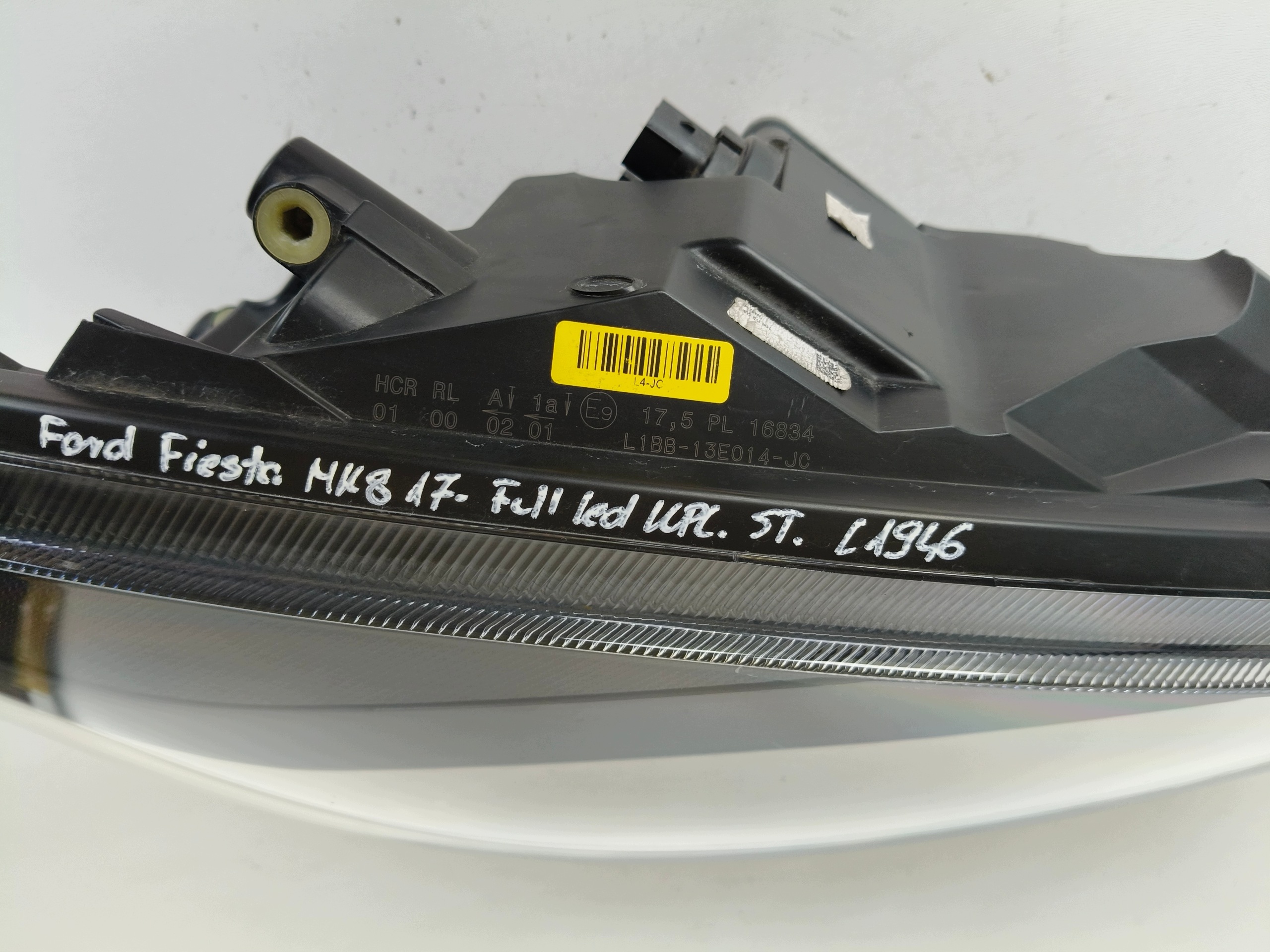 light right REFLEKTOR FORD FIESTA MK8 17- FULL LED ST black